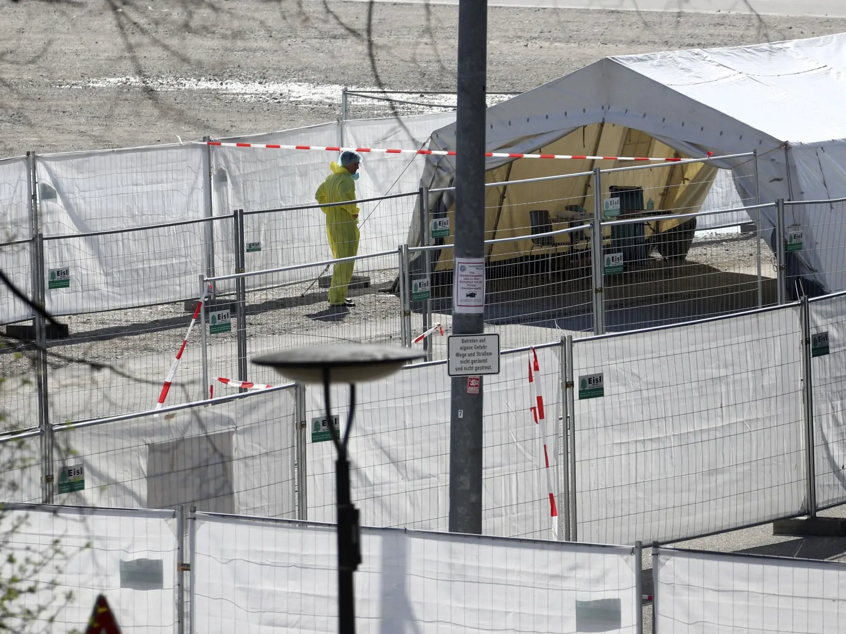 S plným nasadením kapacít súkromných a štátnych laboratórií odhaduje štát v priebehu týždňov počet testovaných pacientov až na 4000 denne.