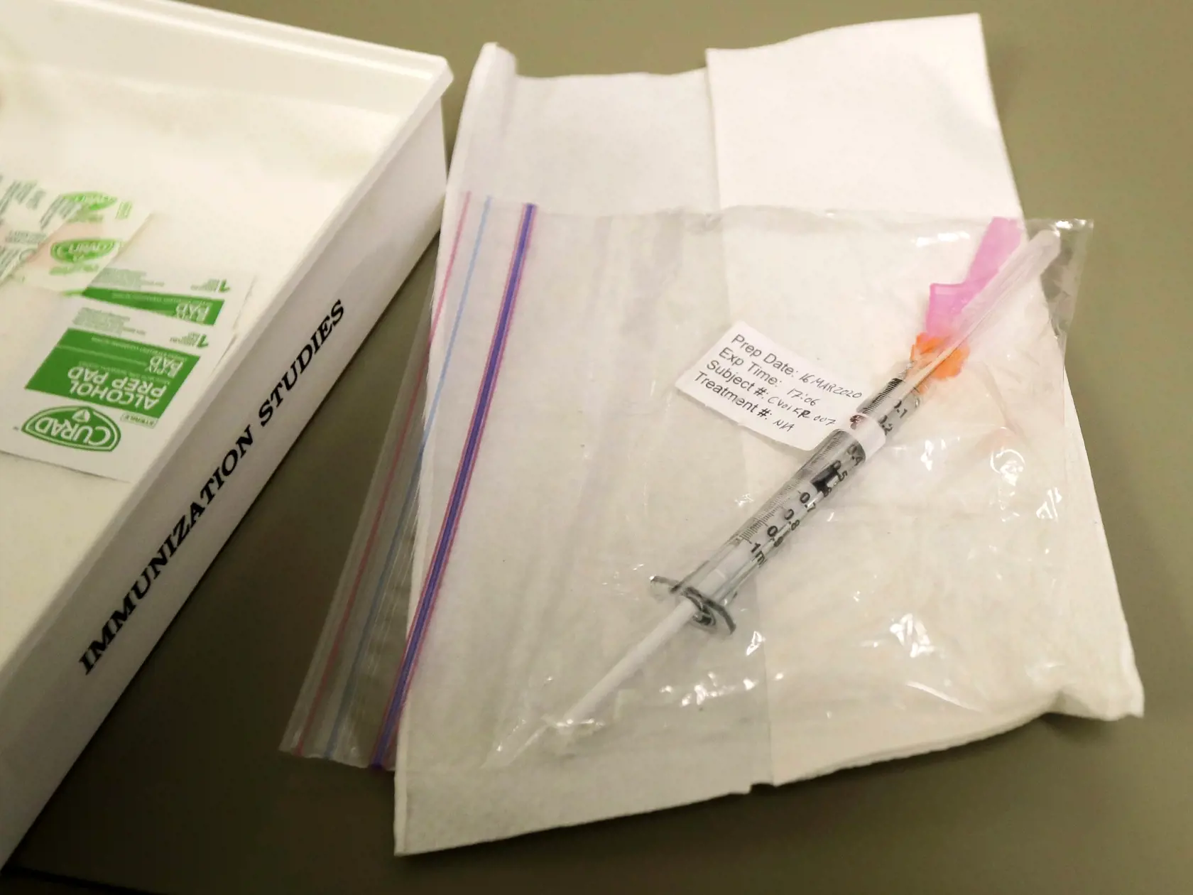 S plným nasadením kapacít súkromných a štátnych laboratórií odhaduje štát v priebehu týždňov počet testovaných pacientov až na 4000 denne.