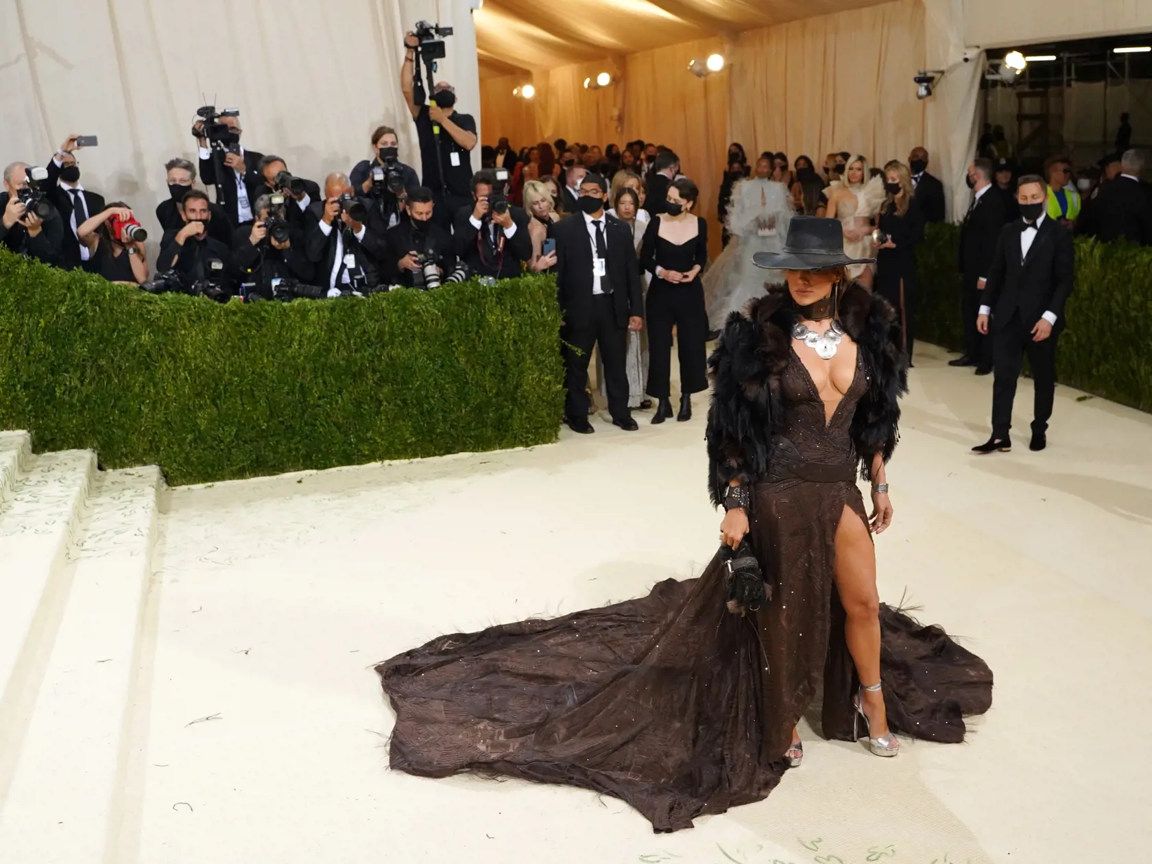 Met Gala 2021: Jennifer Lopez