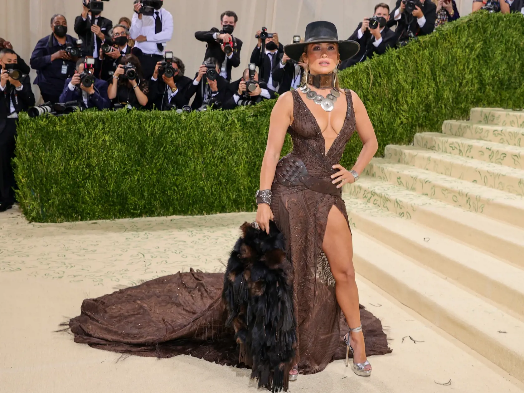 Jennifer Lopez šatách Ralph Lauren.