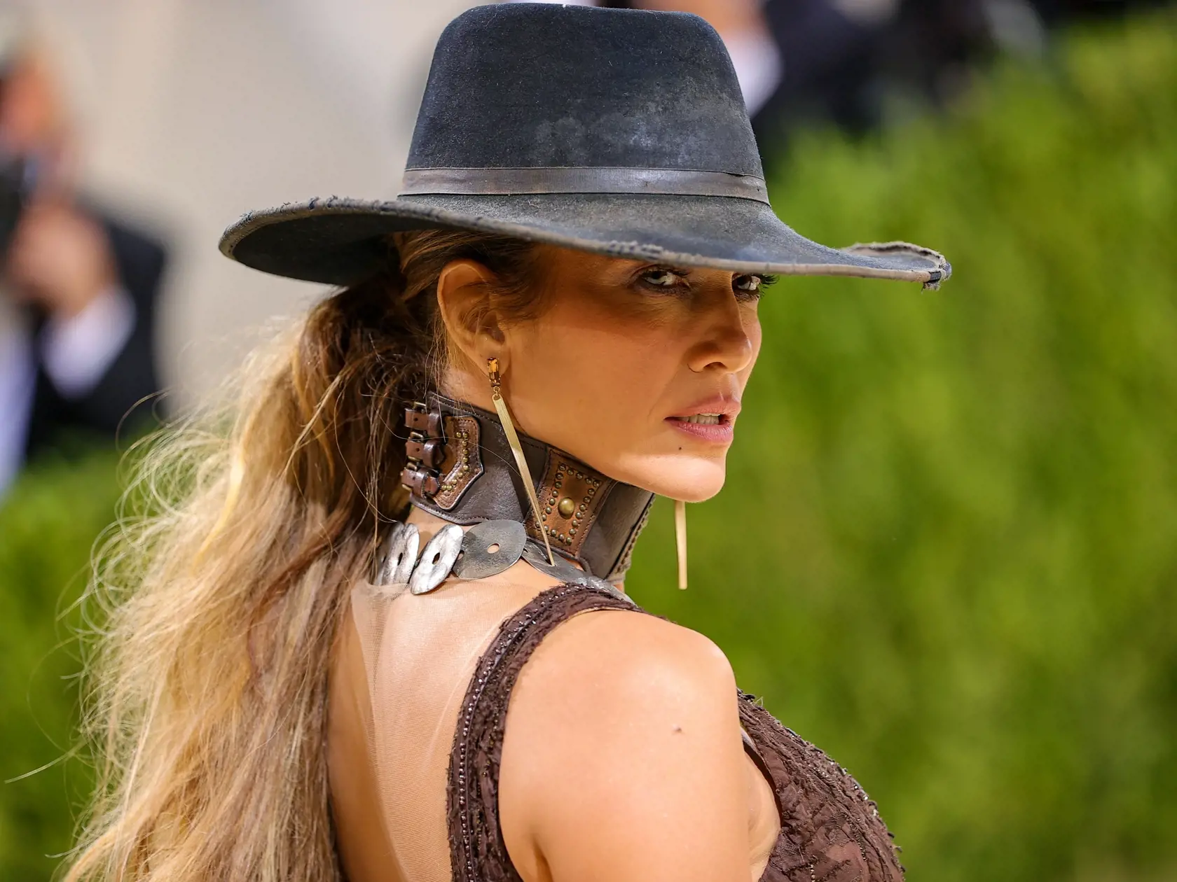 Jennifer Lopez šatách Ralph Lauren.