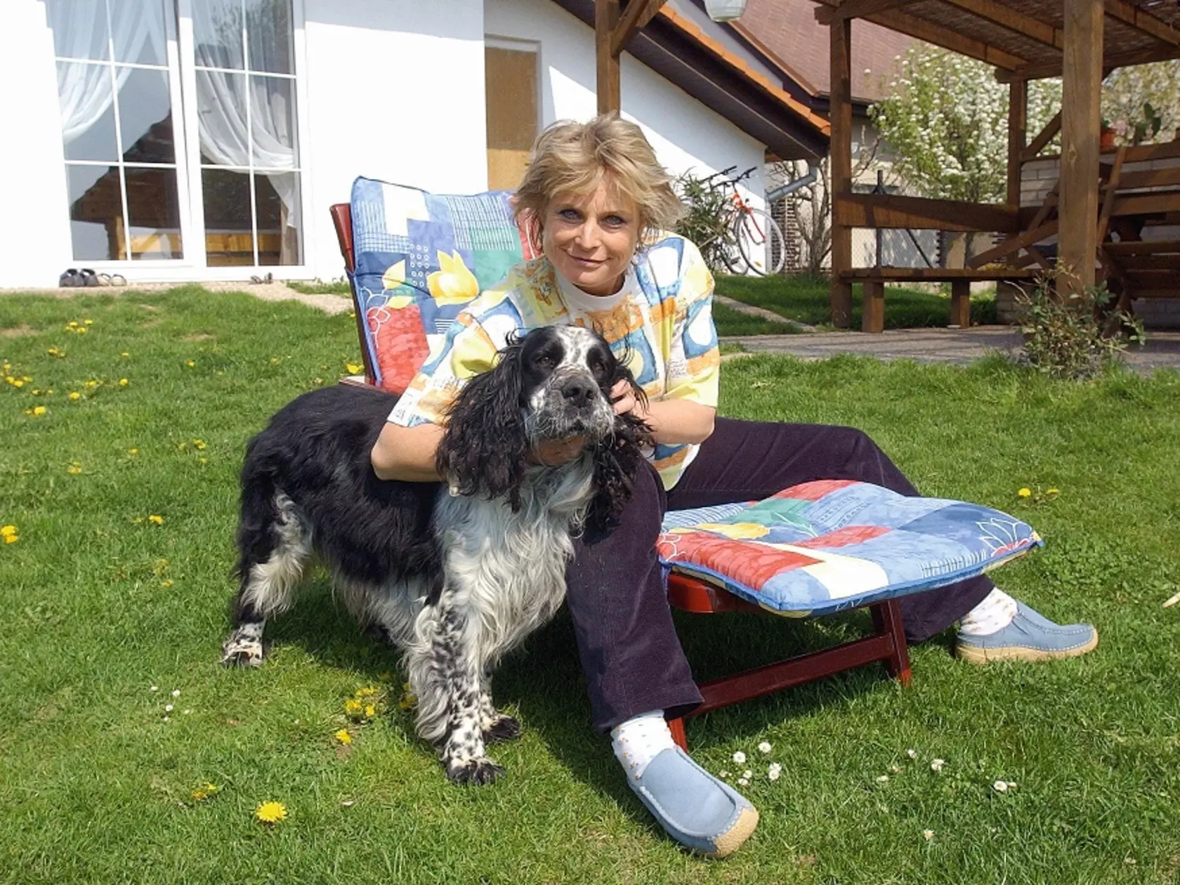 Herečka Veronika Kánska známa ako Blažena Škopková z komediálnej trilógie Slnko, seno… vydáva dcéru Annu Máriu. Berie si známeho českého zámožného podnikateľa, Richarda Chlada.