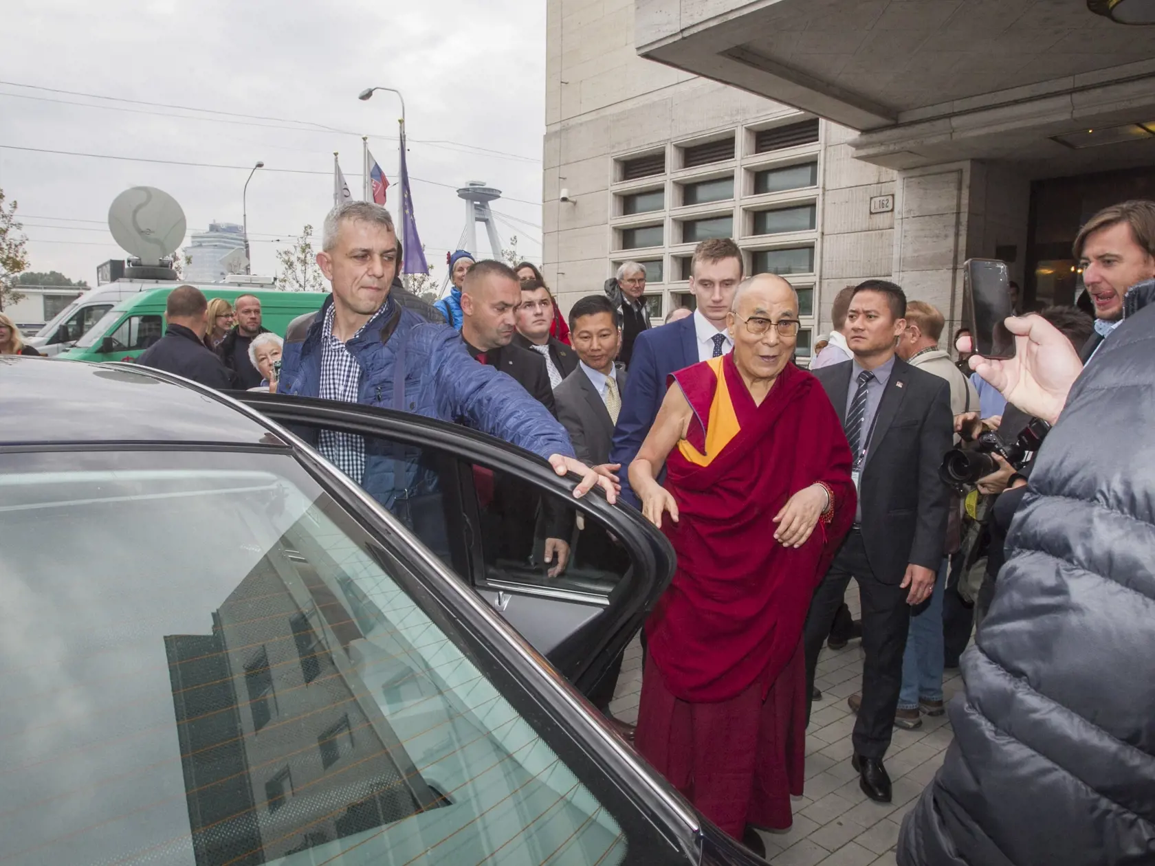 Zatiaľ čo pre Tibeťanov je dalajláma vodcom, symbolom a absolútnou autoritou, pre Peking je separatistom vnášajúcim do Číny nestabilitu.