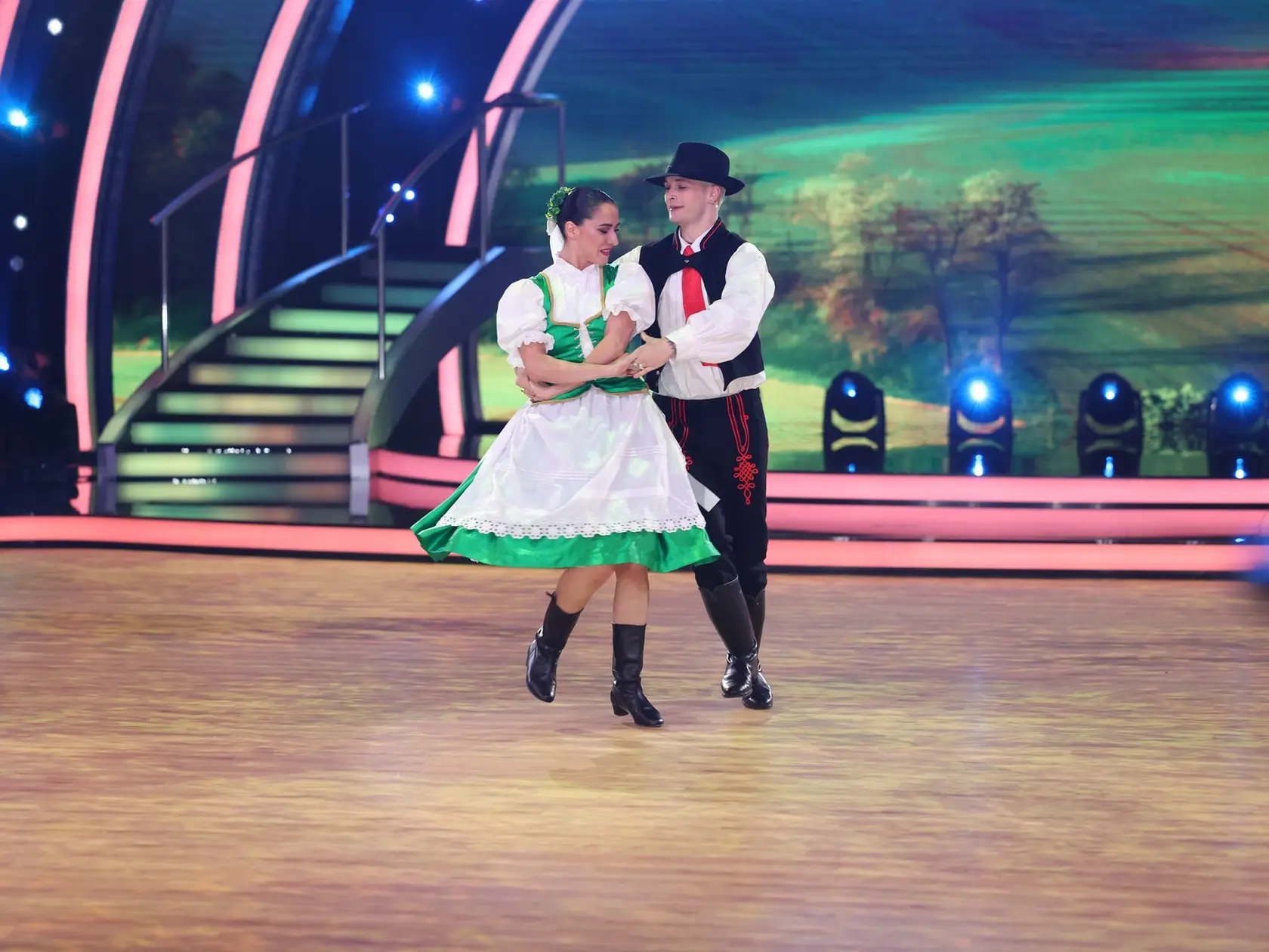 8. kolo Let's Dance. Na snímke Eva Burešová a Maytáš Adamec.