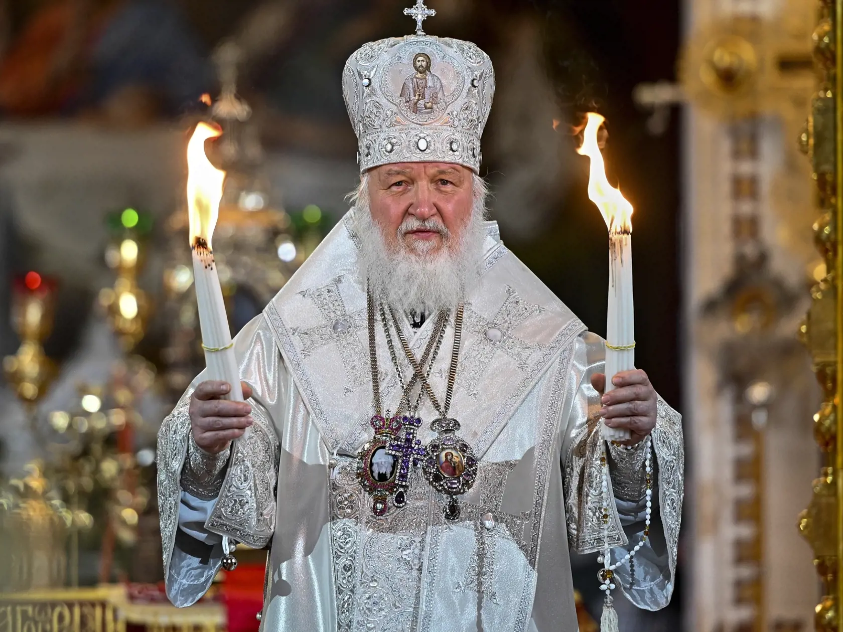 KK26 Moskva - Ruský pravoslávny patriarcha Kirill   počas celebrovania veľkonočnej pravoslávnej bohoslužby v Chráme Krista Spasiteľa v nedeľu 2. mája 2021 v Moskve. FOTO TASR/AP