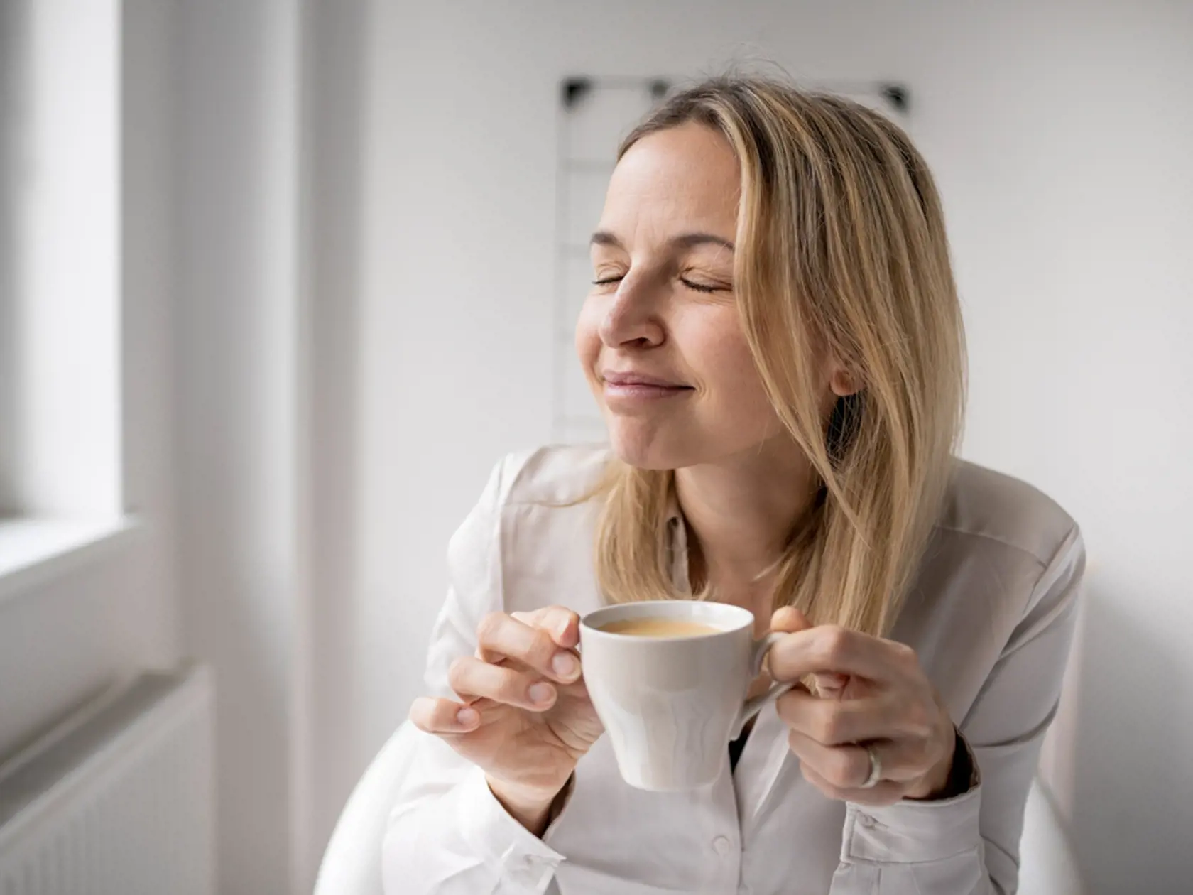 Caucasian,Woman,Enjoy,Coffee,Break,While,Working,In,The,Office