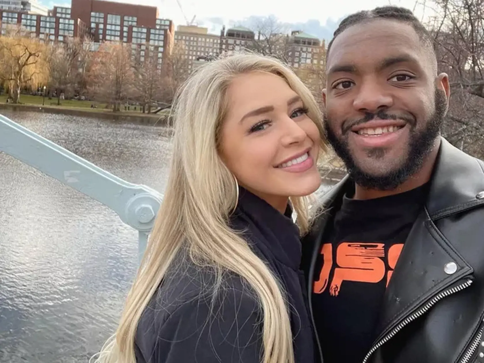 Courtney bola zatknutá a obvinená z vraždy druhého stupňa v súvislosti s dobodaním svojho priateľa.