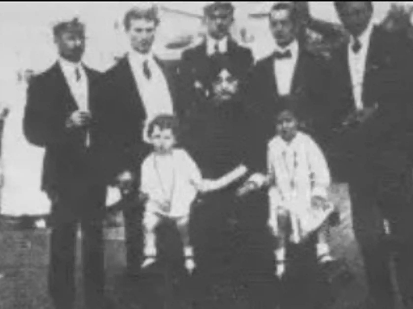 "Navratilove siroty" boli ukryté v newyorskom dome Margaret Haysovej pod záštitou spoločnosti Children's Aid. Marcelle Navrátilová spoznala svojich chlapcov z mnohých novinových príbehov o ich trápení a bola privezená do Ameriky prostredníctvom White Star Line, kde sa 16. mája stretla so svojimi synmi. Všetci traja sa odplavili späť do Francúzska.