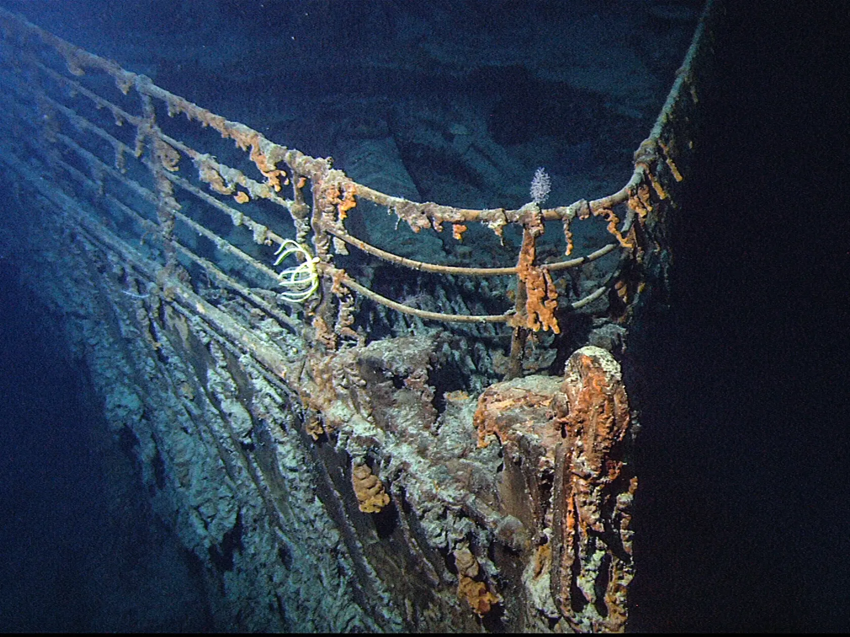 Slávny vrak. Láka na oceánske dno odborníkov, filmárov i dobrodruhov.
