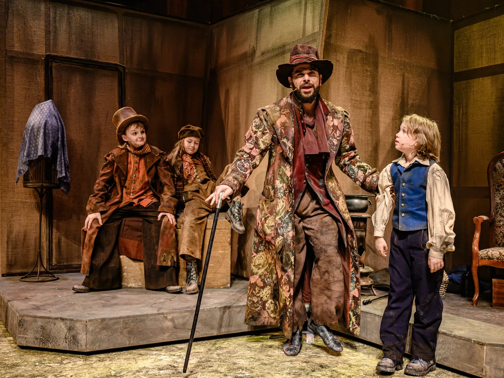 Slávny román Charlesa Dickensa - Oliver Twist ožil na javisku divadla Nová scéna v Bratislave.