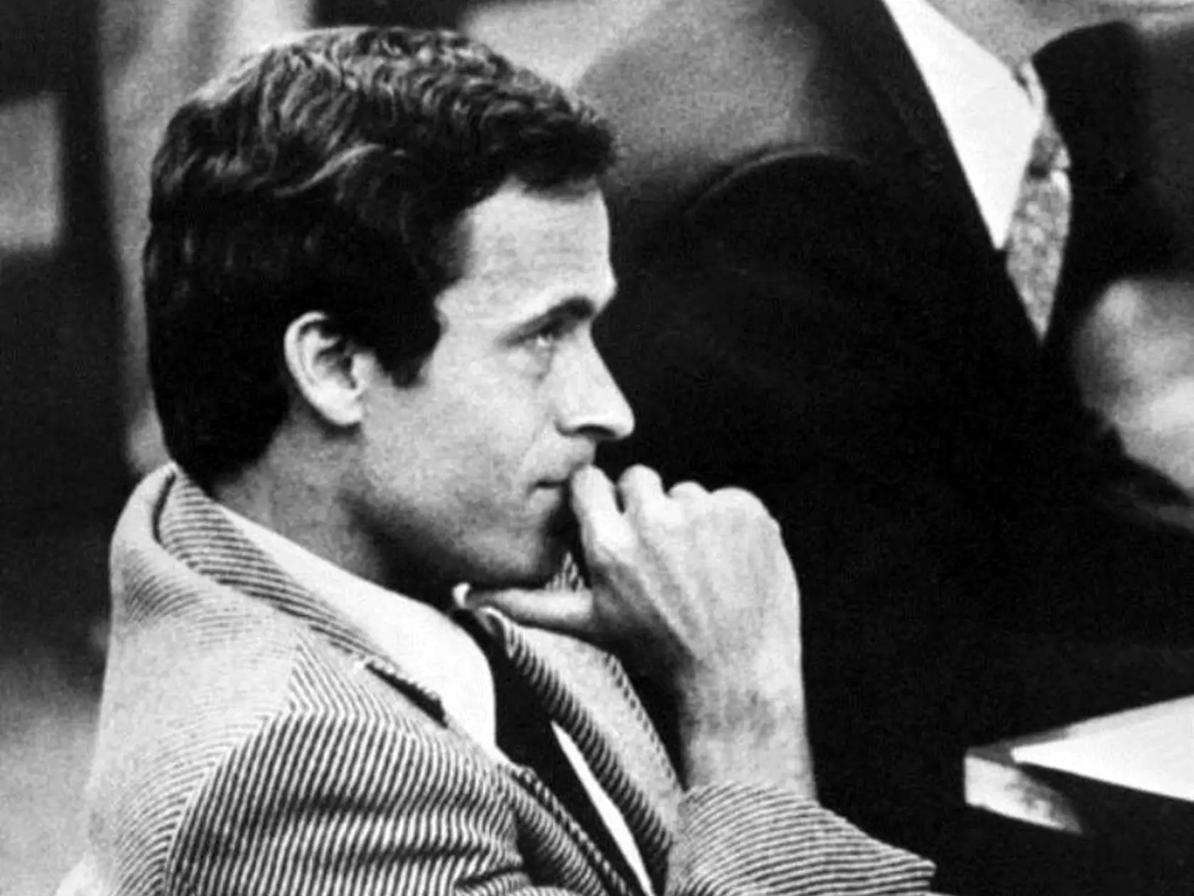Ted Bundy z USA bol mimoriadne šarmantný muž a pracoval ako dobrovoľník na linke pre samovrahov.