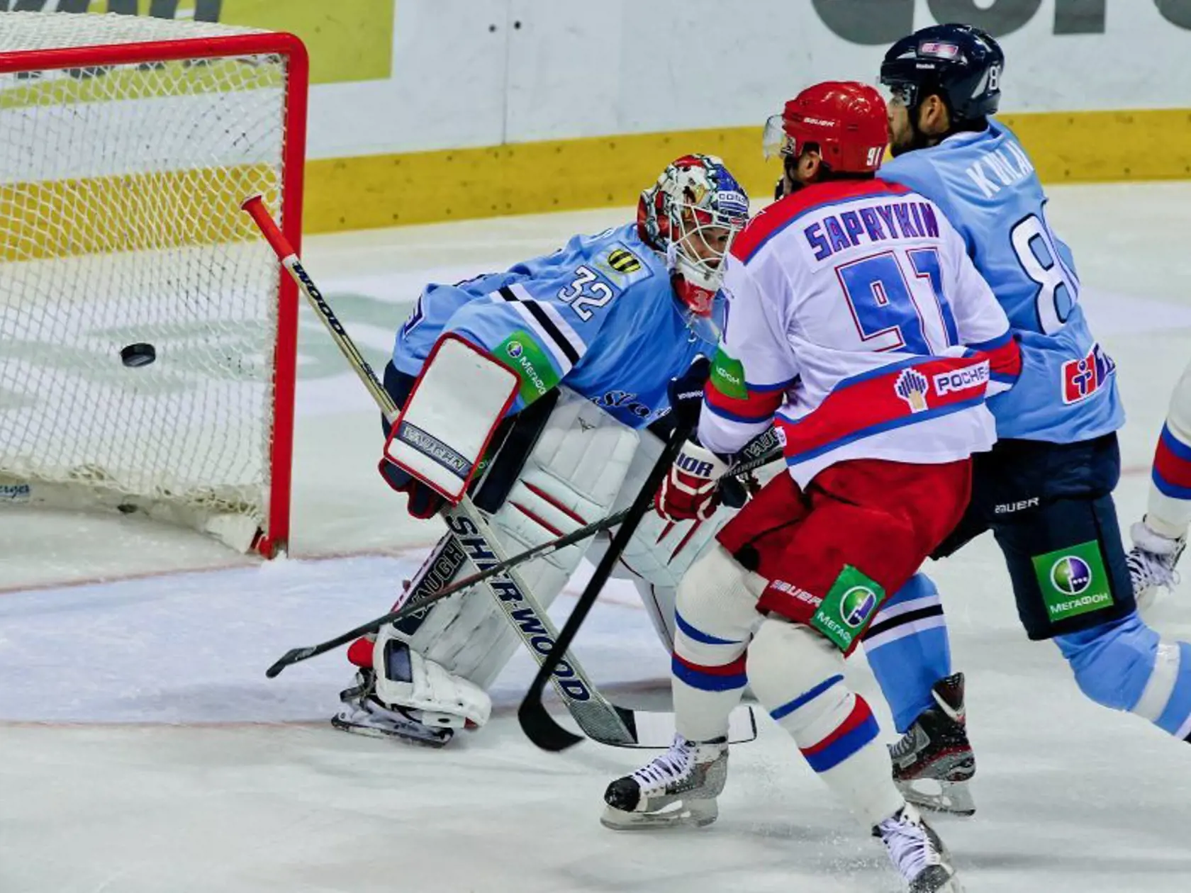 Saprykin z CSKA síce prekonal Janusa, ale jeho gól neplatil.