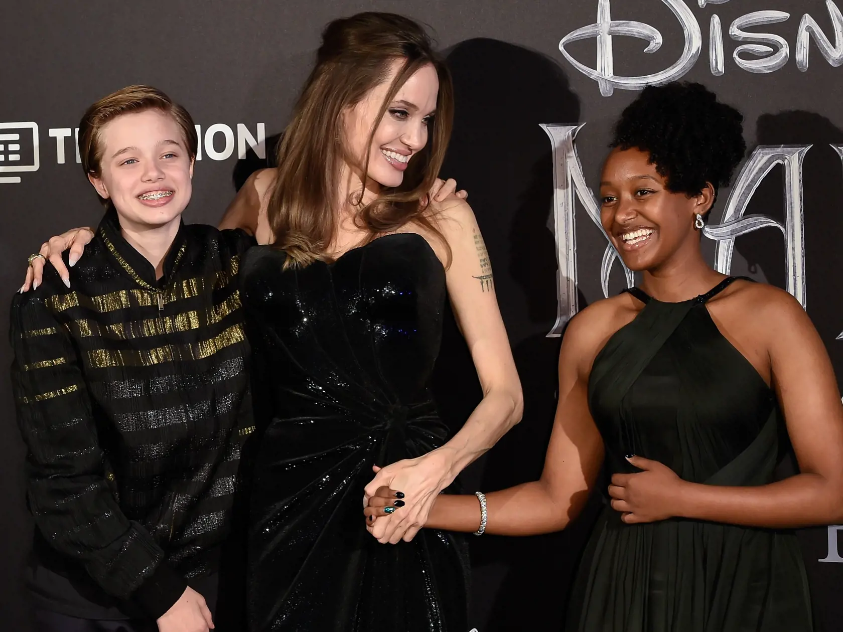 Angelina Jolie po boku svojich detí žiarila.