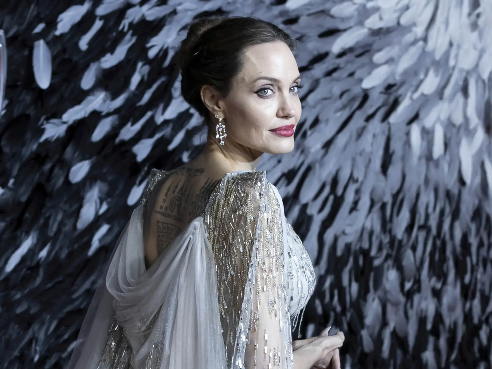 Nádherná Angelina Jolie na európskej premiére rozprávky Vládkyňa zla 2 v Londýne.