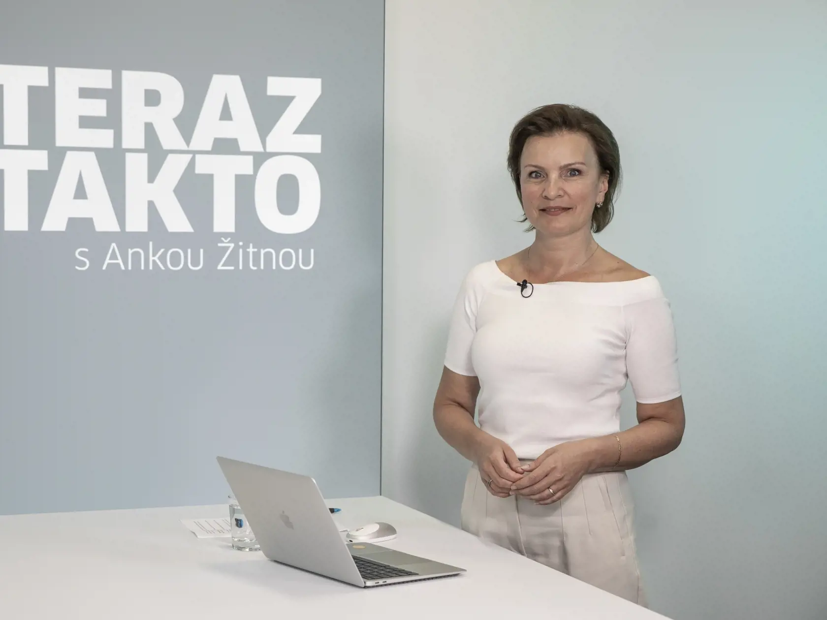 Moderátorka Anka Žitná Lučaiová v relácii Teraz Takto rozoberá s hosťami aktuálne témy.