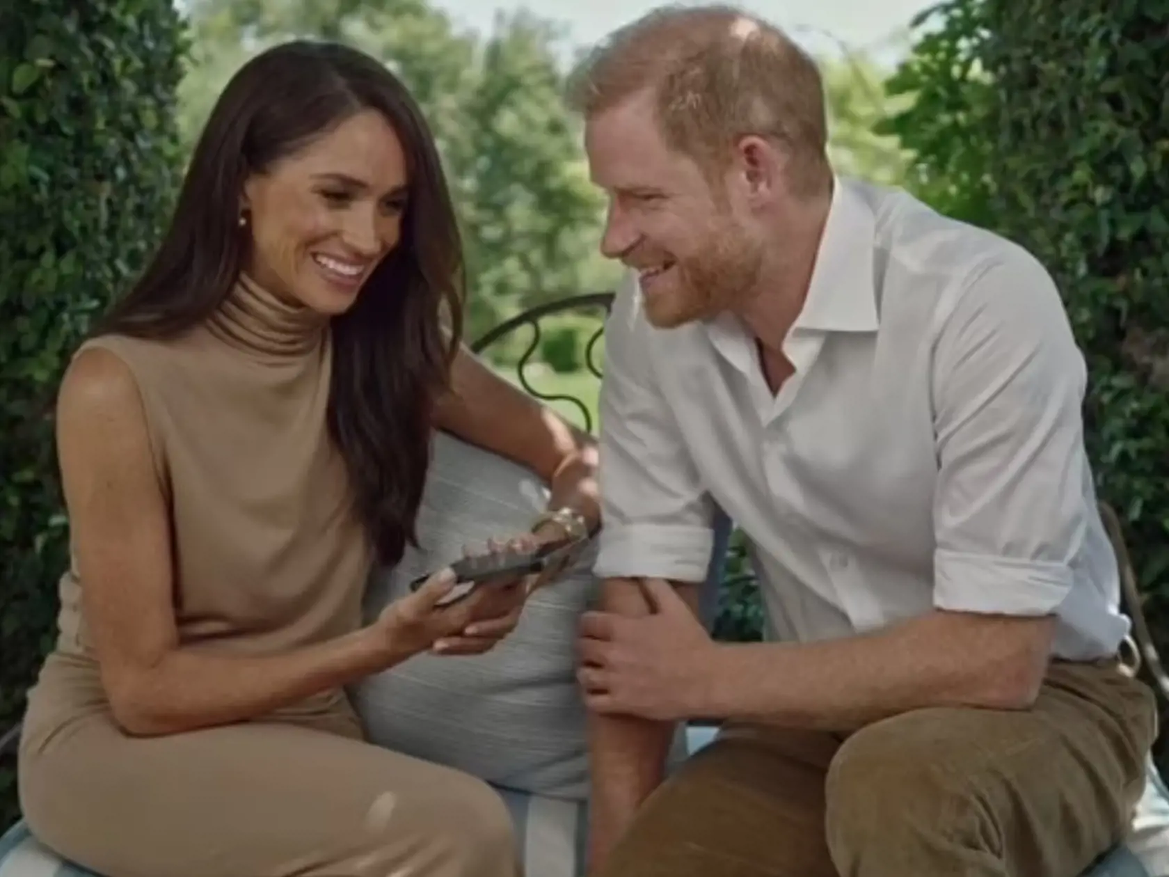 Harry a Meghan na nových záberoch žiarili šťastím a vkuse sa smiali.