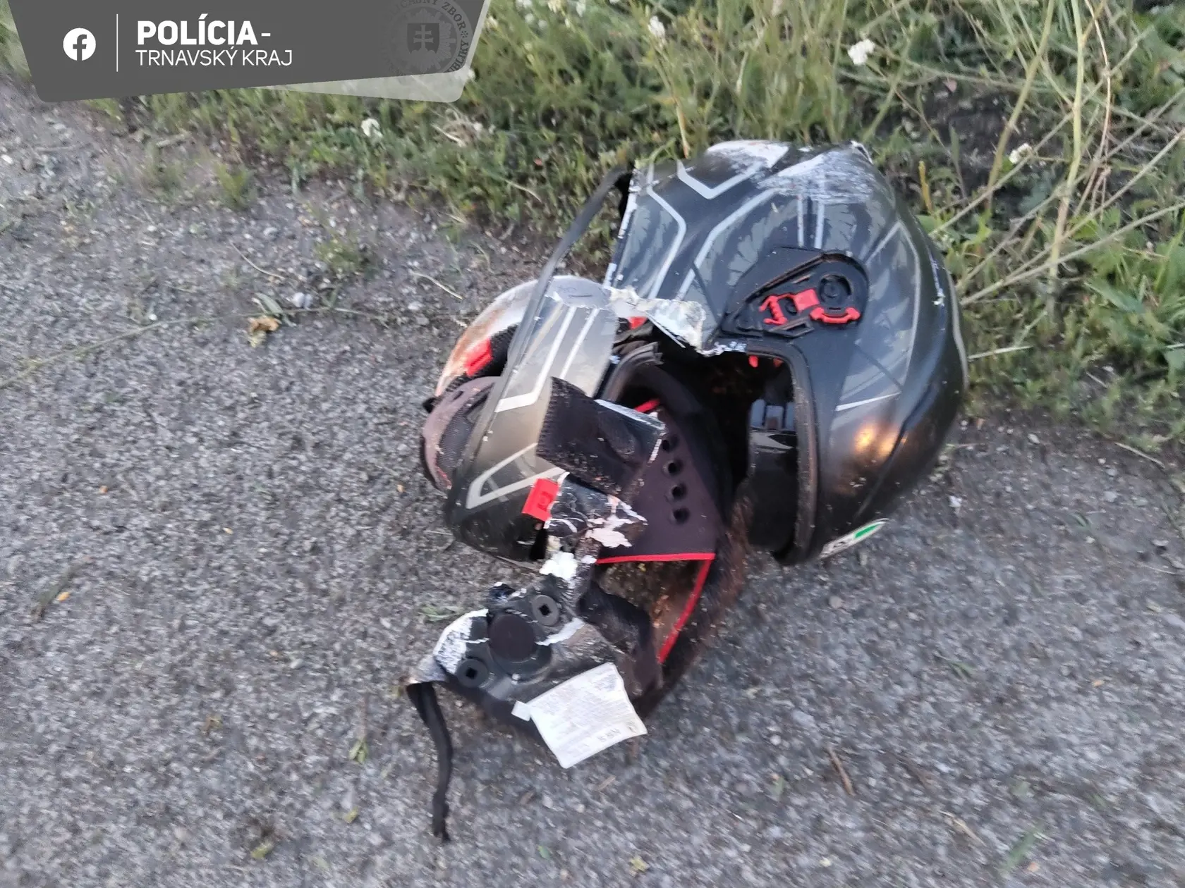 Len chvíľka nepozornosti stála mladého Jakuba život. Miloval adrenalín a na svojej motorke rád predvádzal akrobatické čísla. Práve tie sa mu stali osudným. V pondelok večer pri jednom z nich nezvládol riadenie, spadol na zem a narazil do zvodidiel.