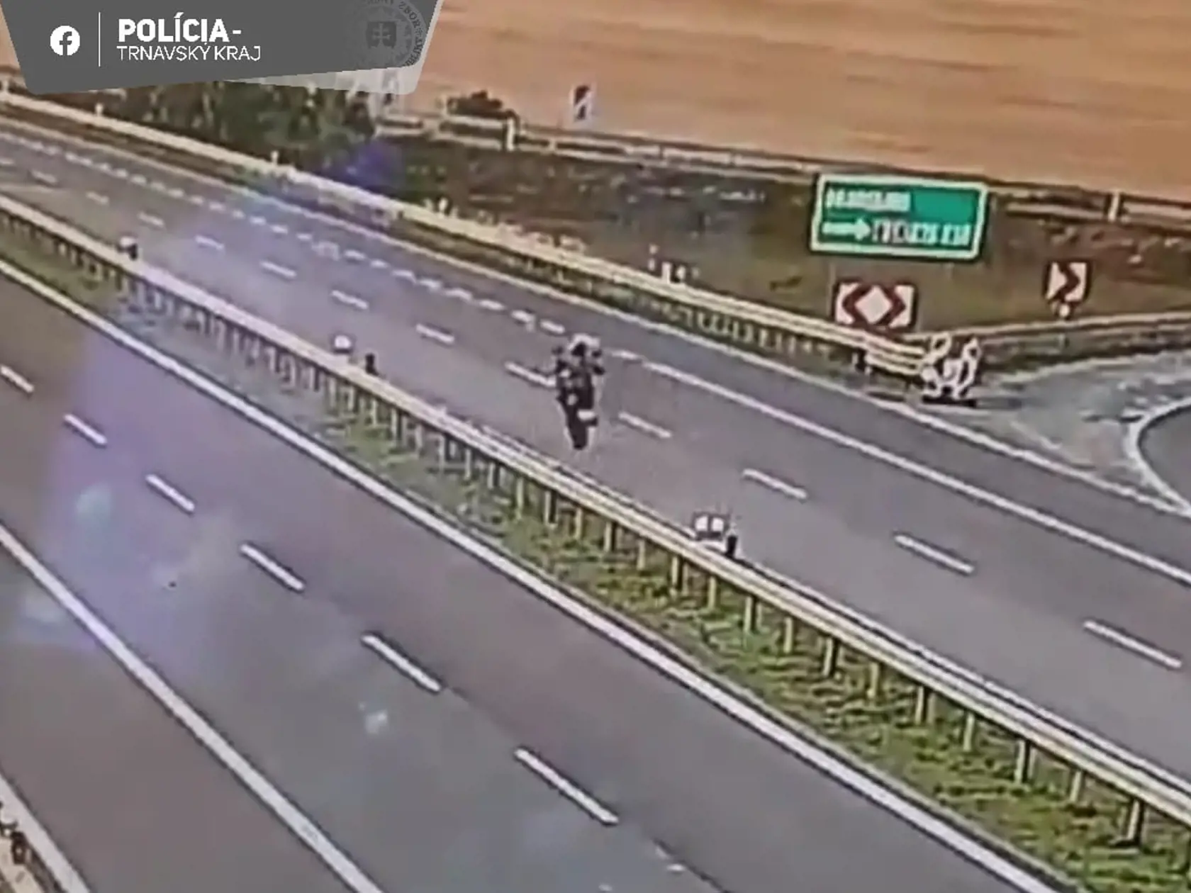 Len chvíľka nepozornosti stála mladého Jakuba život. Miloval adrenalín a na svojej motorke rád predvádzal akrobatické čísla. Práve tie sa mu stali osudným. V pondelok večer pri jednom z nich nezvládol riadenie, spadol na zem a narazil do zvodidiel.