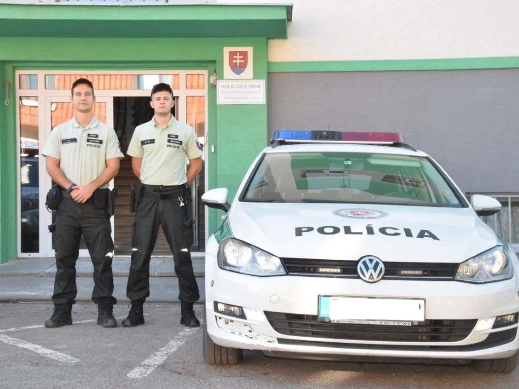 Polícia ešte skôr, než vedela o tejto brutálnej bitke, všetkých troch podozrivých útočníkov skontrolovala.