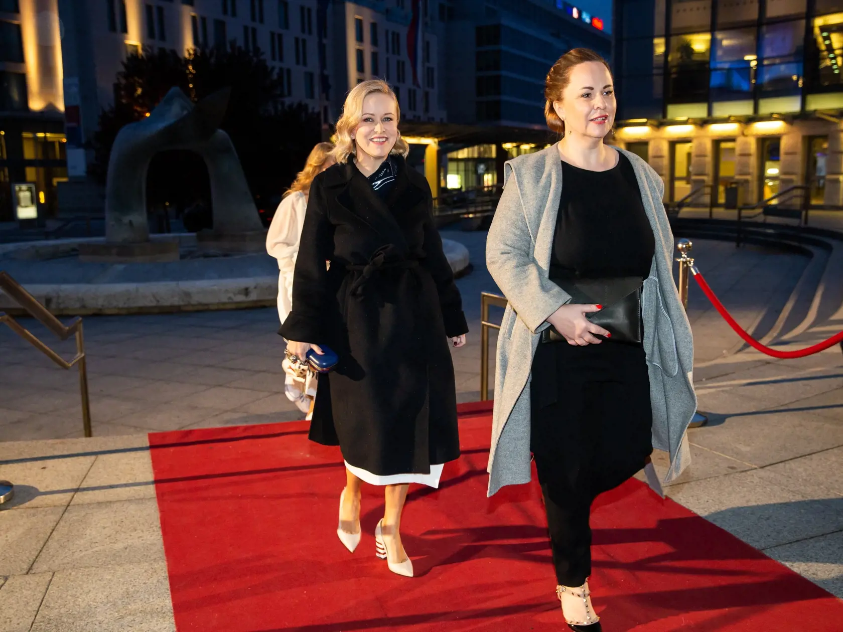 Príchod hostí na galavečer OTO 2019 v Bratislave. Na snímke Michaela Čobejová.