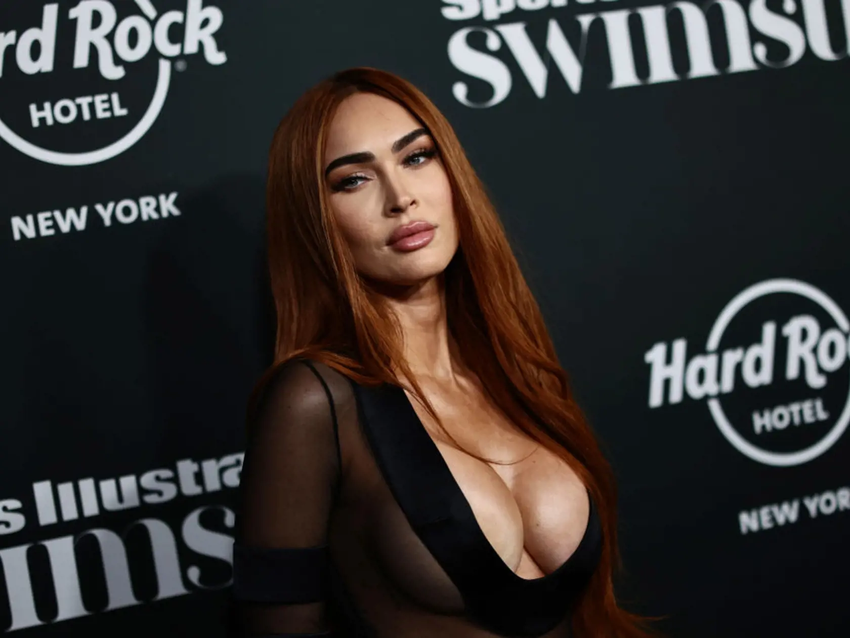 Herečka a modelka Megan Fox a jej nadupaný dekolt.