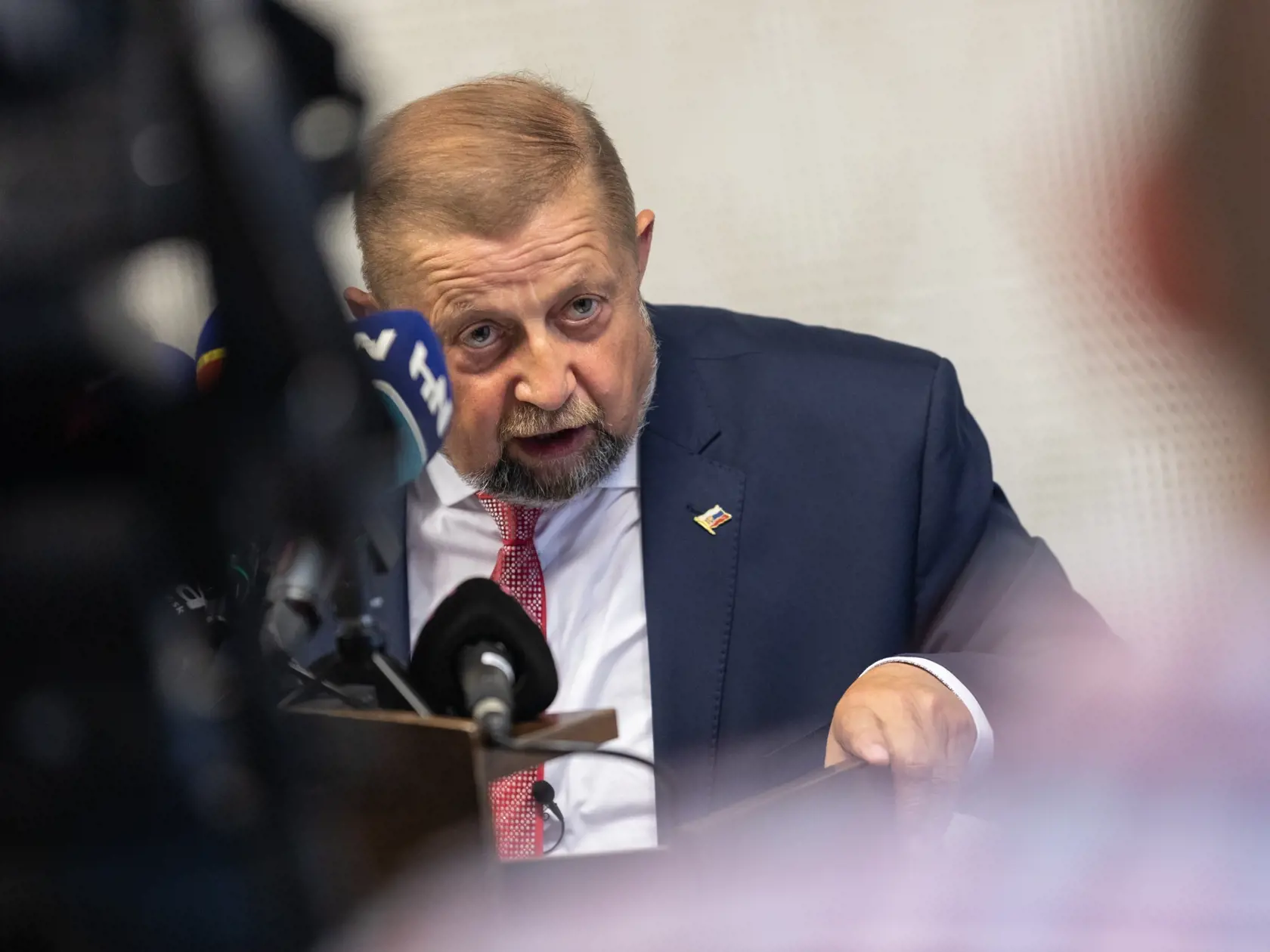 Tlačová konferencia Štefana Harabína v bratislavskom hoteli Apollo k menovaní novej prezidentky.