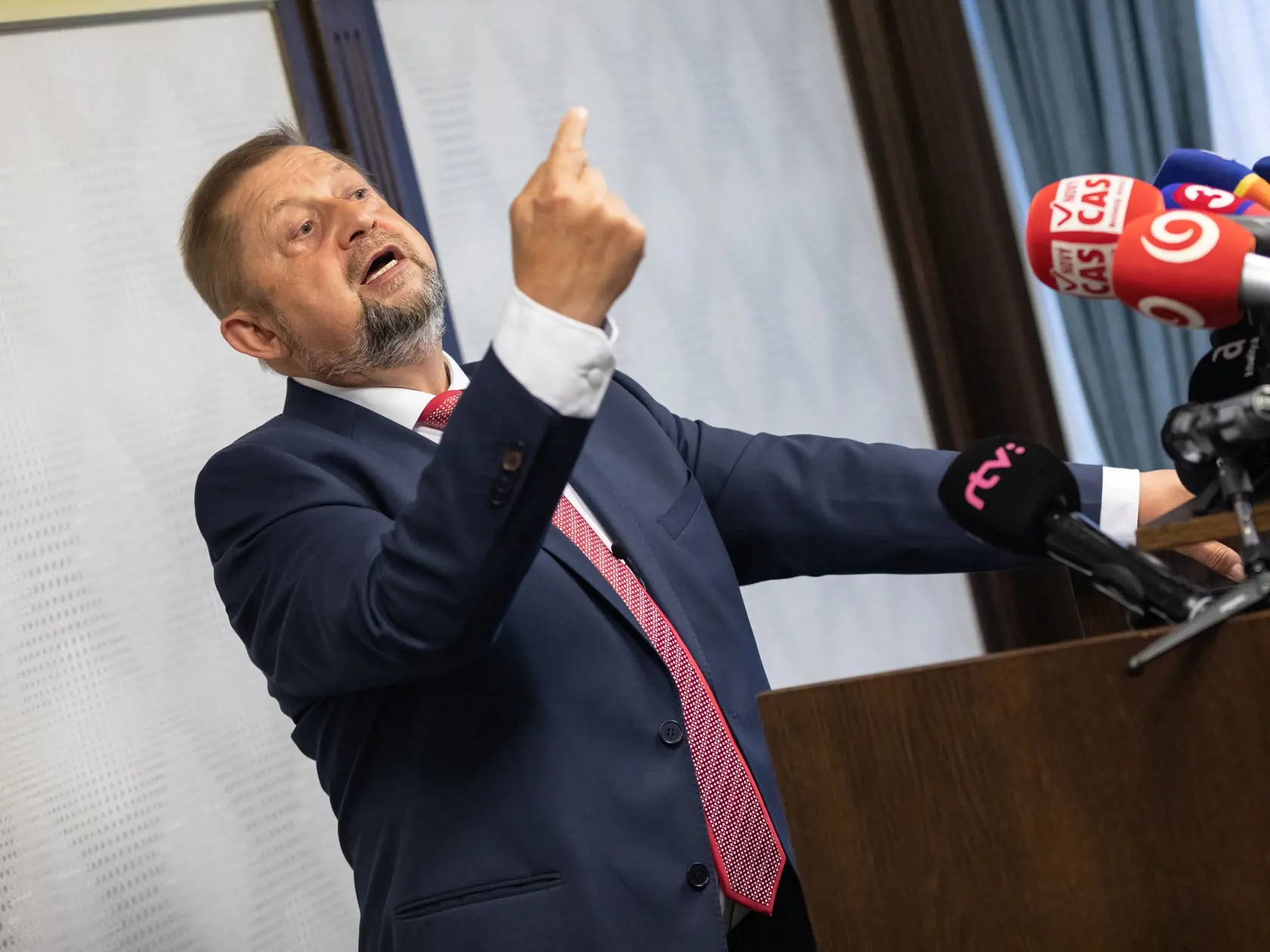 Tlačová konferencia Štefana Harabína v bratislavskom hoteli Apollo k menovaní novej prezidentky.