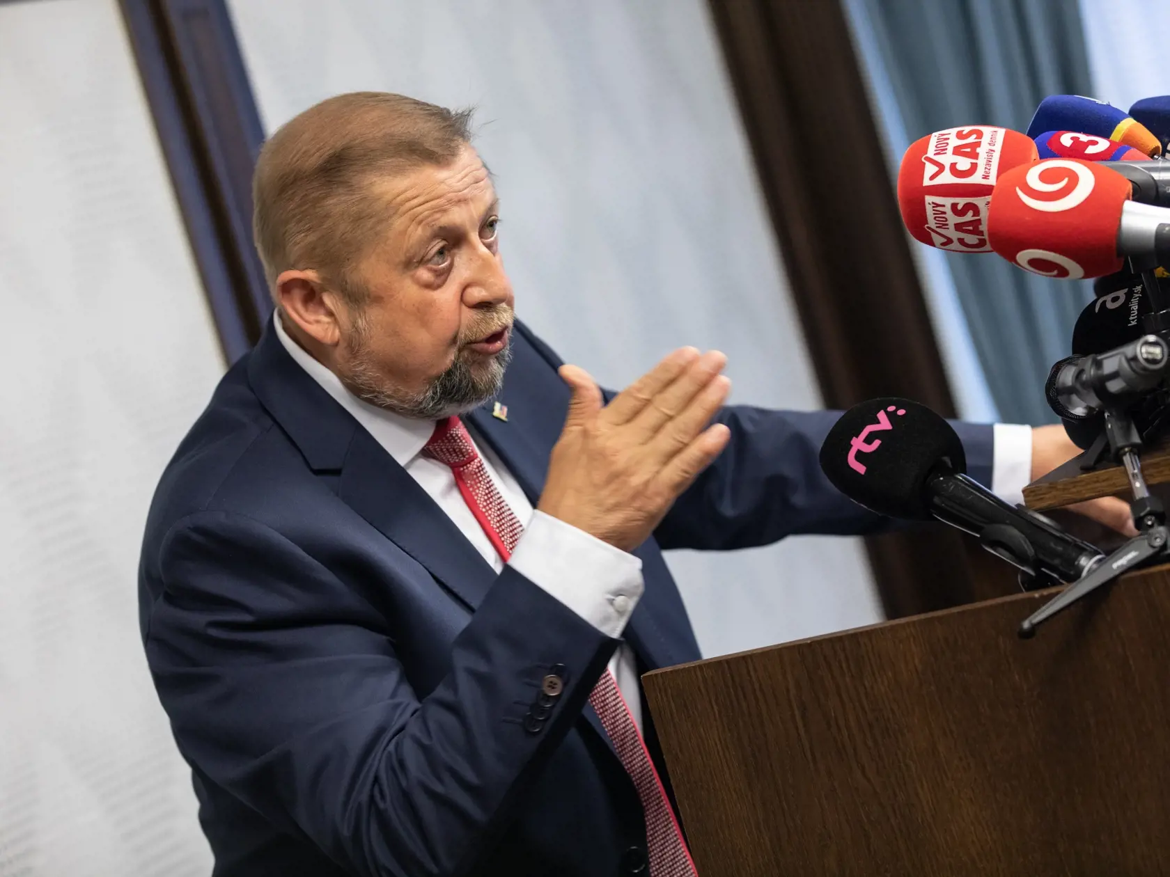 Tlačová konferencia Štefana Harabína v bratislavskom hoteli Apollo k menovaní novej prezidentky.