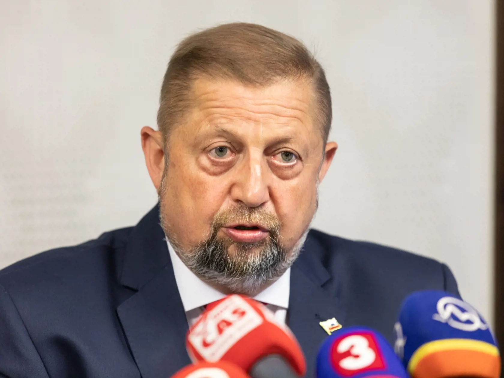 Tlačová konferencia Štefana Harabína v bratislavskom hoteli Apollo k menovaní novej prezidentky.