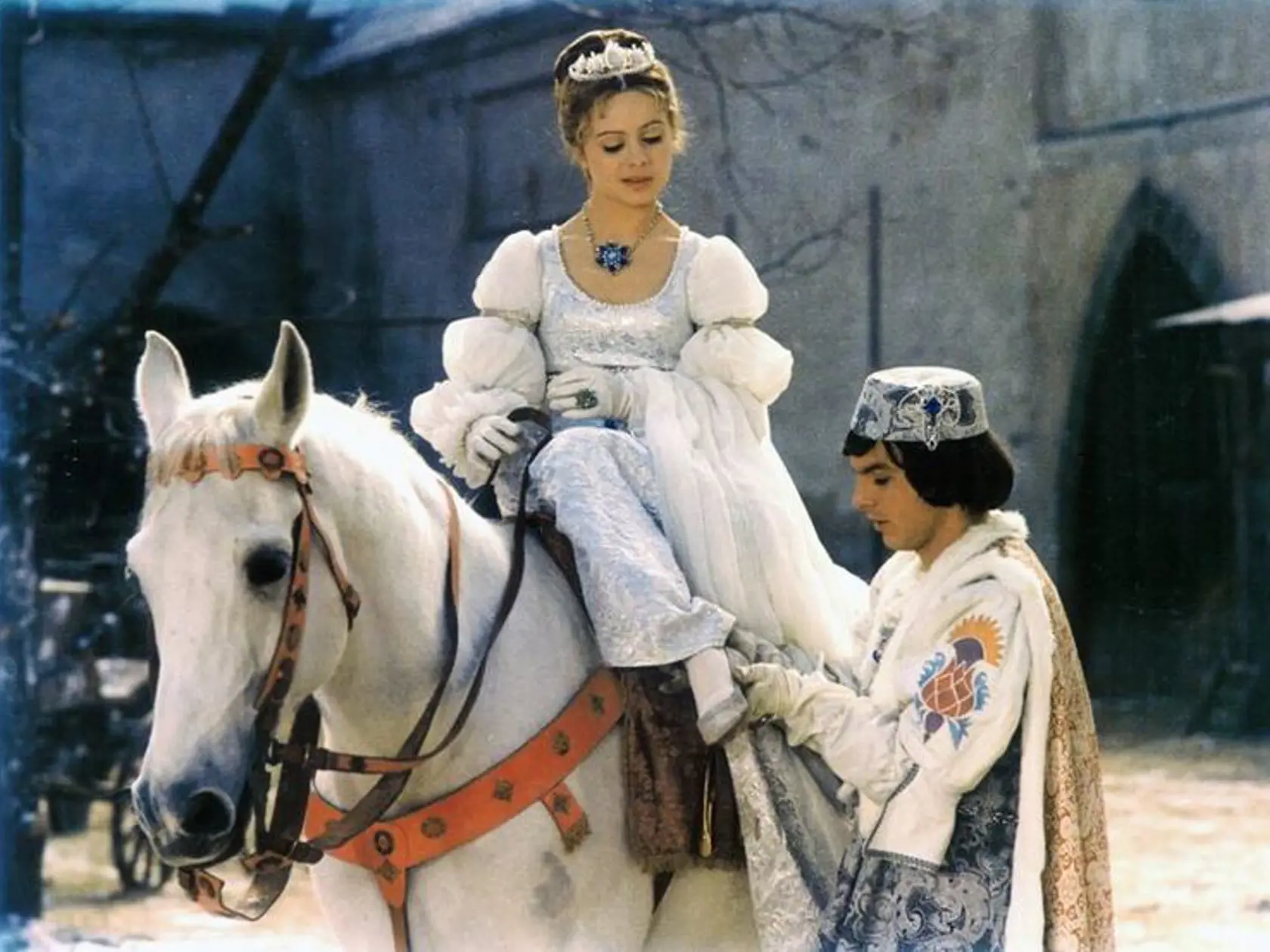 Libuše Šafránková ( 60) - Tri oriešky pre Popolušku (1973)