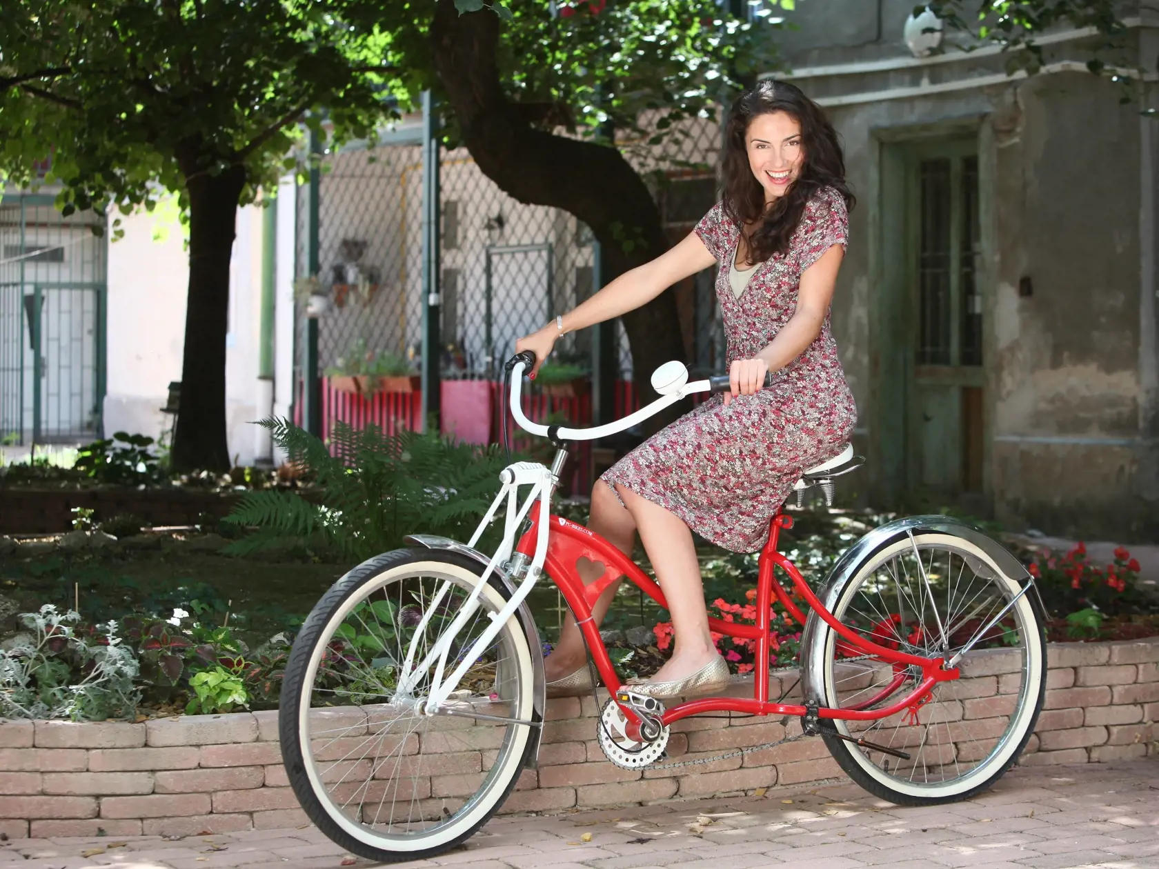 Lucia Šipošová - bicykel, retro štýl

