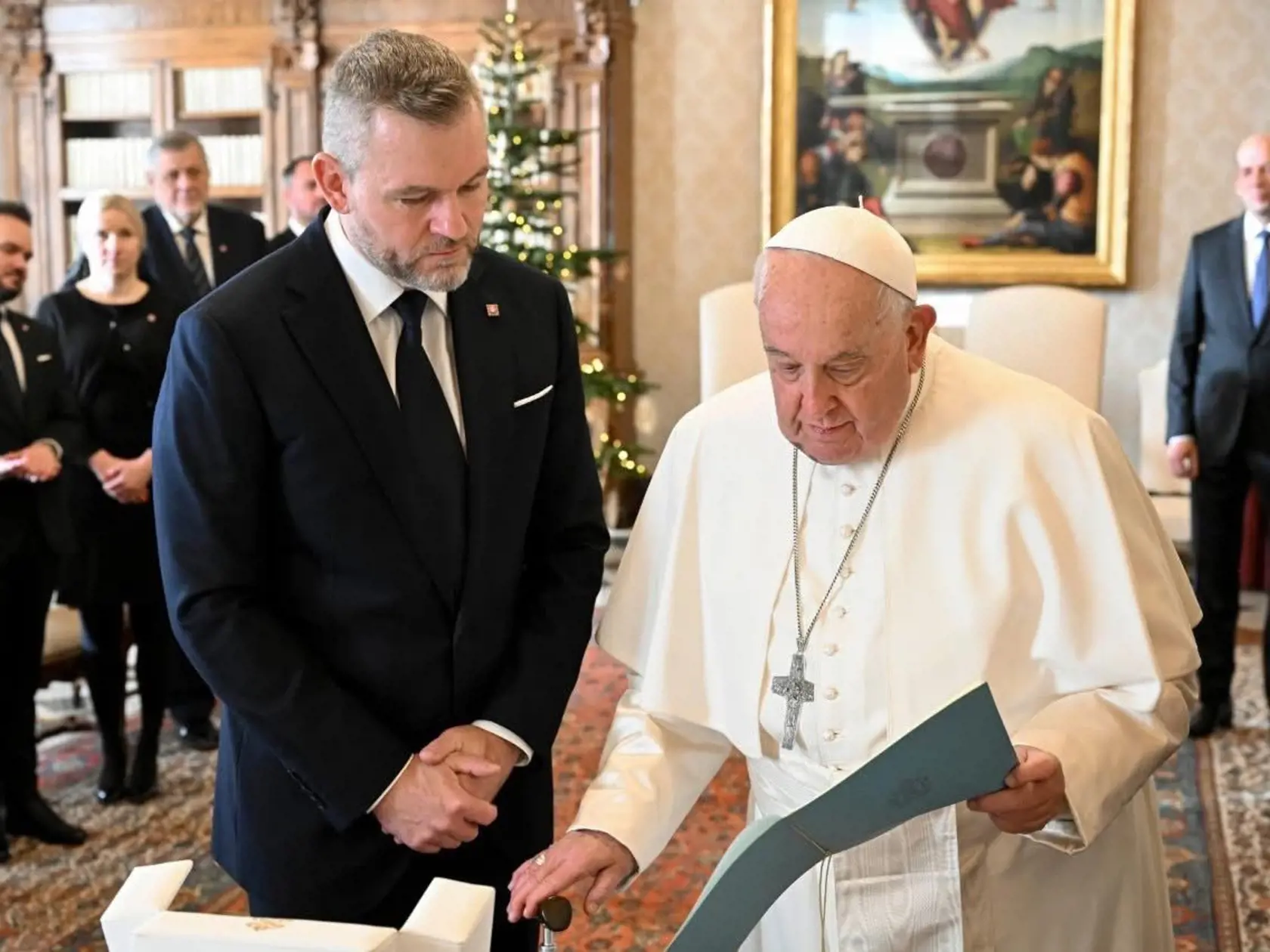 Peter Pellegrini počas stretnutia s pápežom Františkom