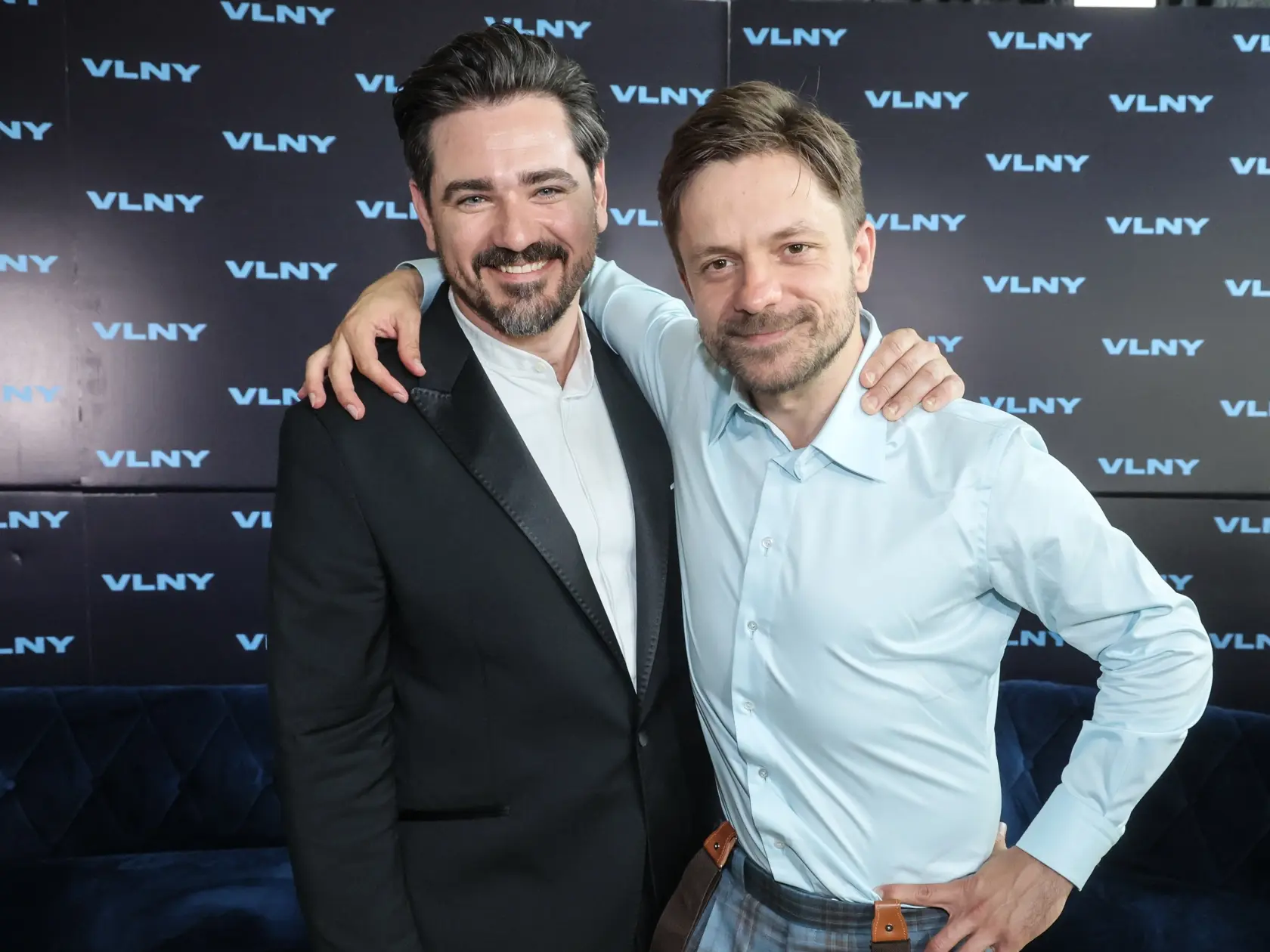 Film Vlna tvorcovia prvýkrát predstavili na festivale v Karlovych Varoch. V hlavných úlohách hviezdila Táňa Pauhofová a Tomáš Maštalír. Režisérom je Jiří Mádl.