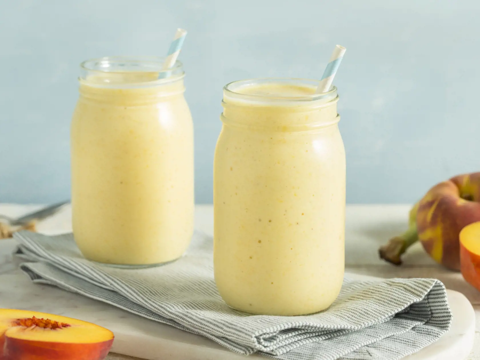 Healthy,Homemade,Peach,Smoothie,With,Pineapple,And,Bananas