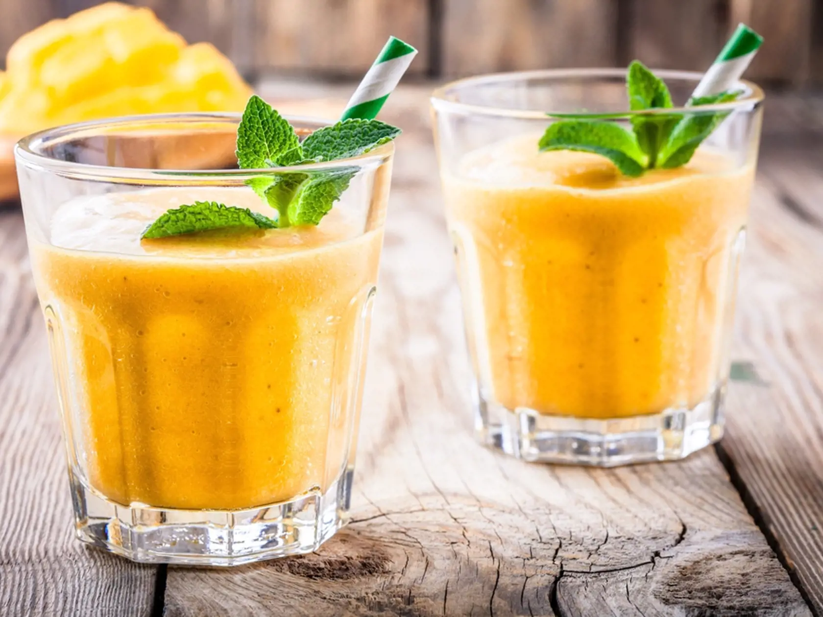 Tropical,Smoothie,In,A,Glass,With,Mango,And,Banana