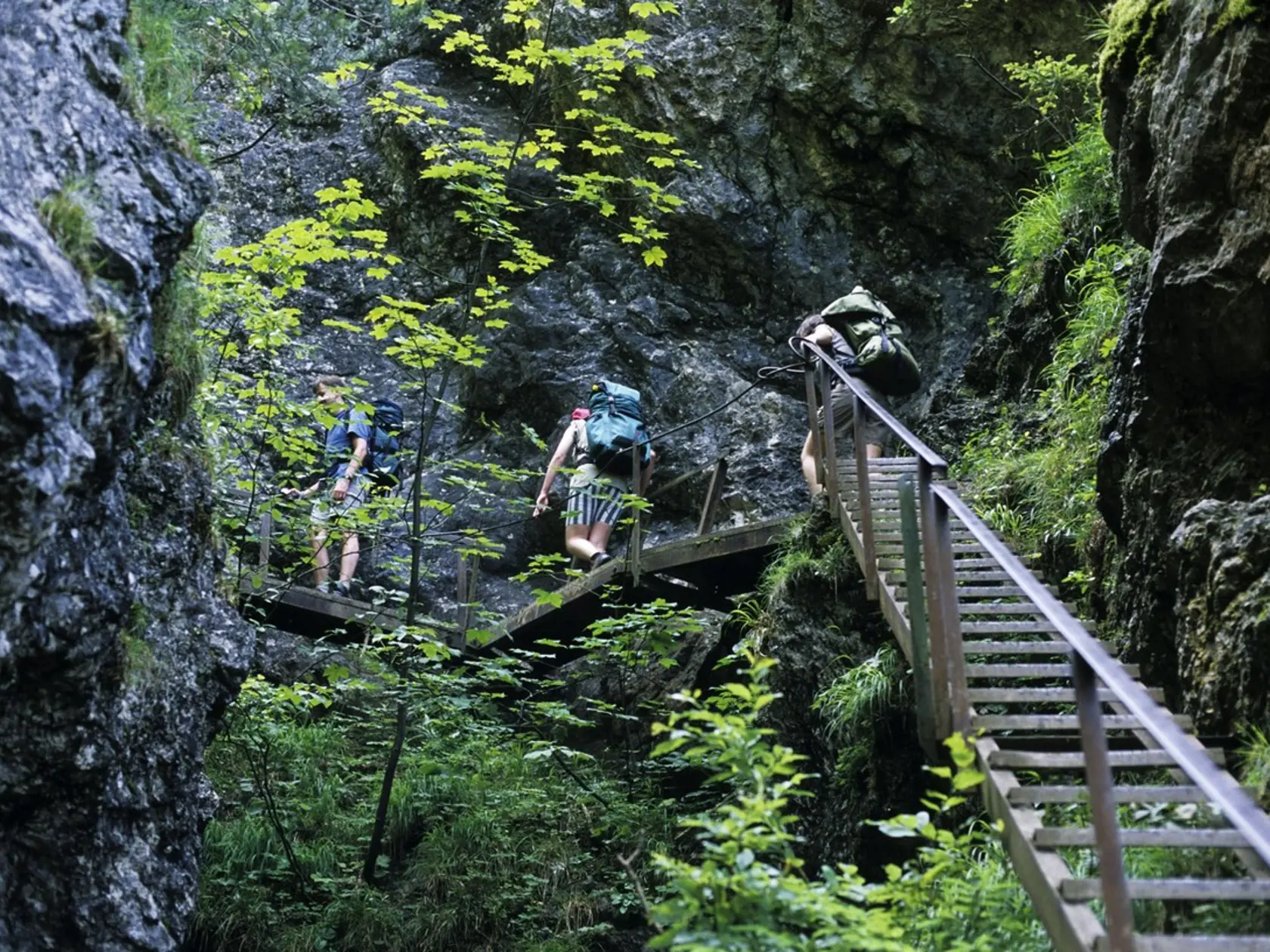 Jánošíkove diery sú obľúbeným turistickým miestom v Malej Fatre.