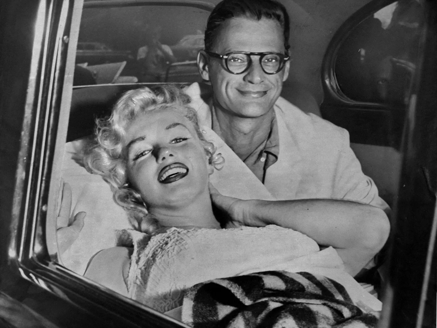 O Marilyn snívali milióny mužov, šťastie v láske však nemala. Arthur Miller bol mužom jej života, no zranil ju. Rozviedli sa.