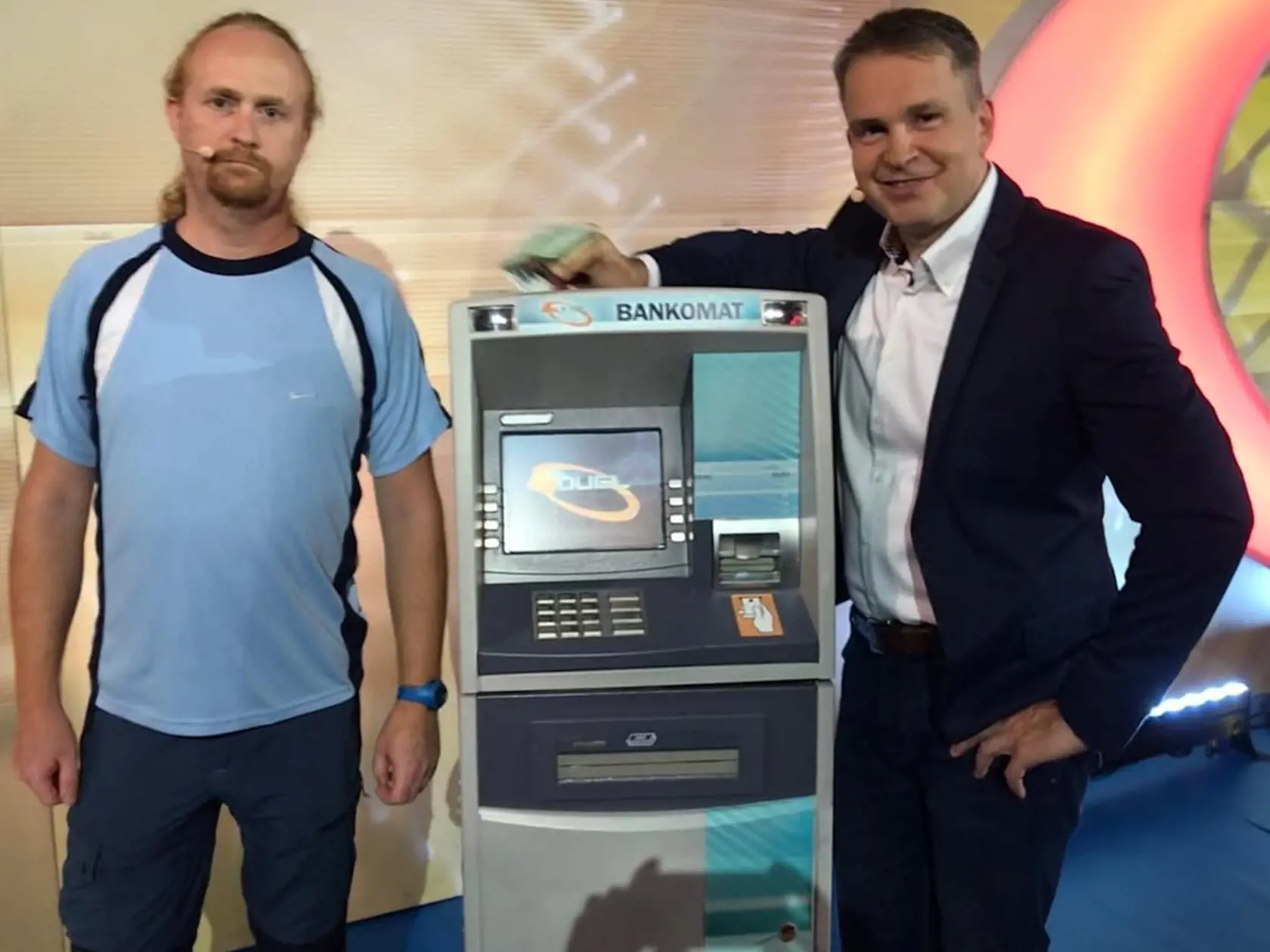 Archeológ Pavol si zo súťažného bankomatu vyberal peniaze ako na bežiacom páse.