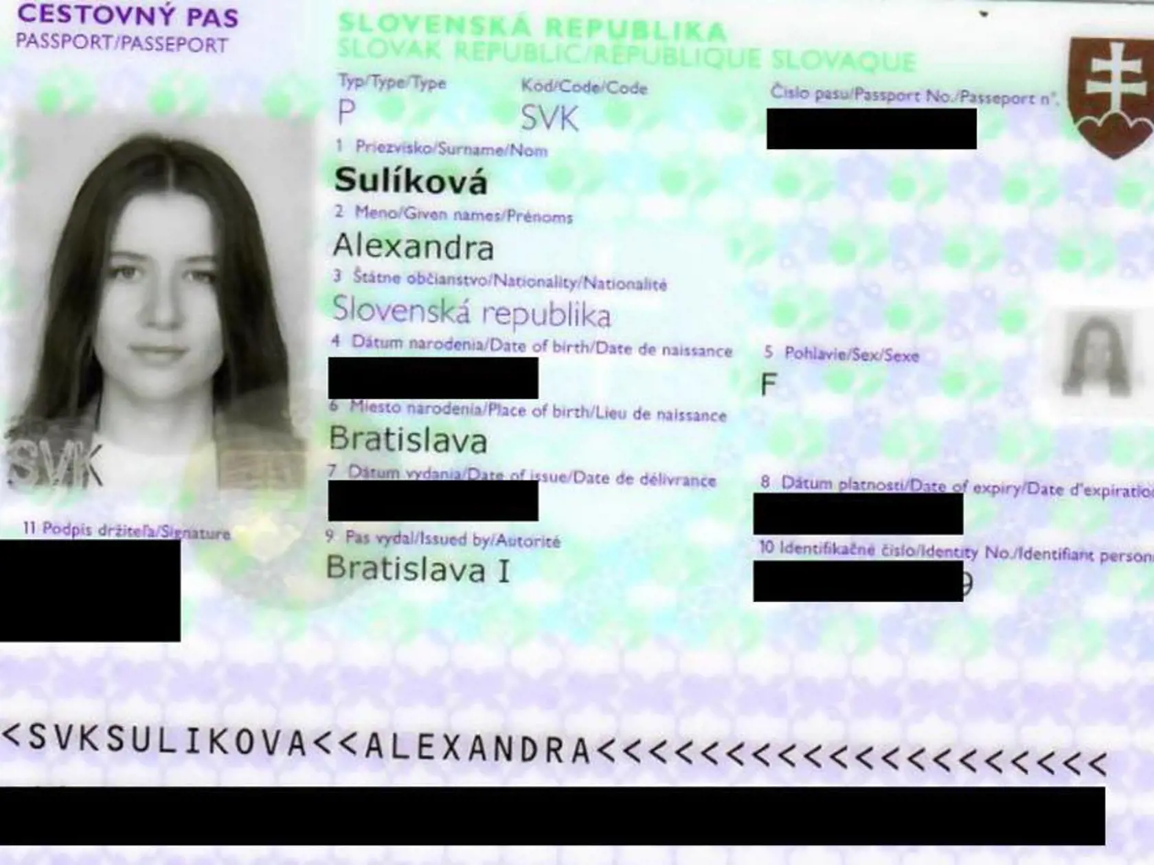 „Osobne si myslím, že je nevhodné takýmto spôsobom narábať s takýmito citlivými údajmi. Pre jednotlivých členov delegácie sú prezradené rodné čísla, meno, dátum narodenia atď. a tieto údaje môžu byť zneužité,“ povedal IT odborník Ondrej Macko.