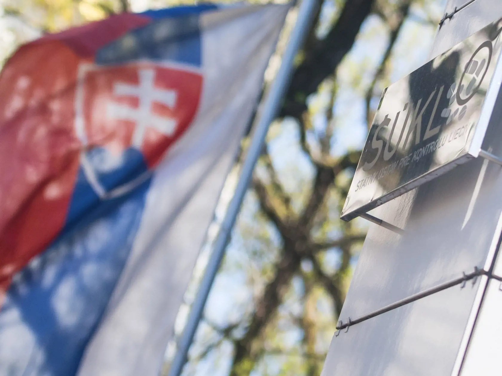 Na snímke tabuľa na budove sídla Štátneho ústavu pre kontrolu liečiv (ŠÚKL) 12. apríla 2021 v Bratislave. FOTO TASR - Martin Baumann