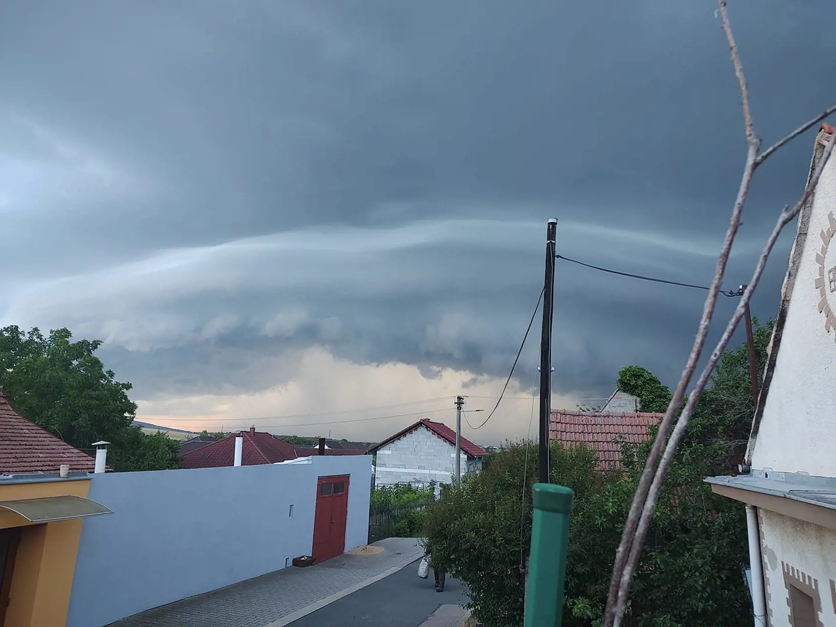 Česko dnes zasiahli silné búrky.