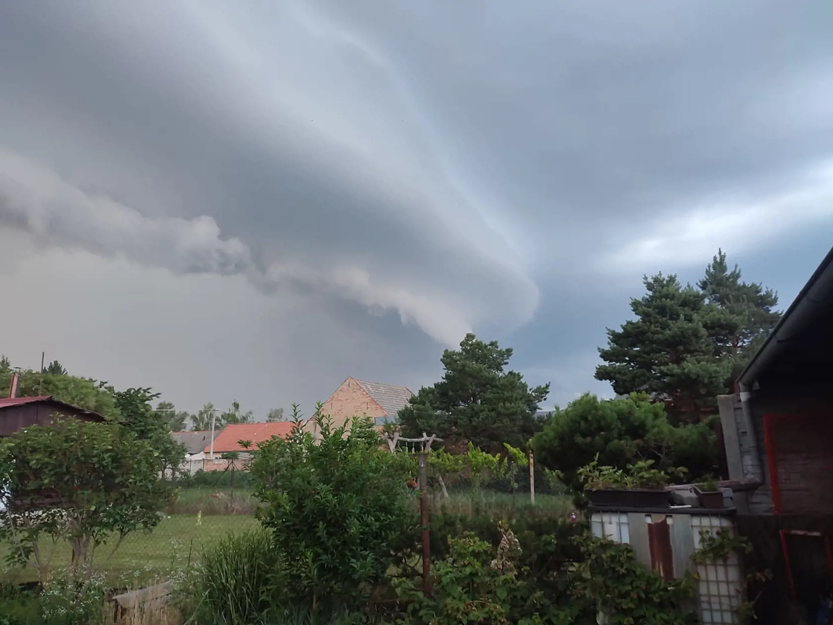 Česko dnes zasiahli silné búrky.