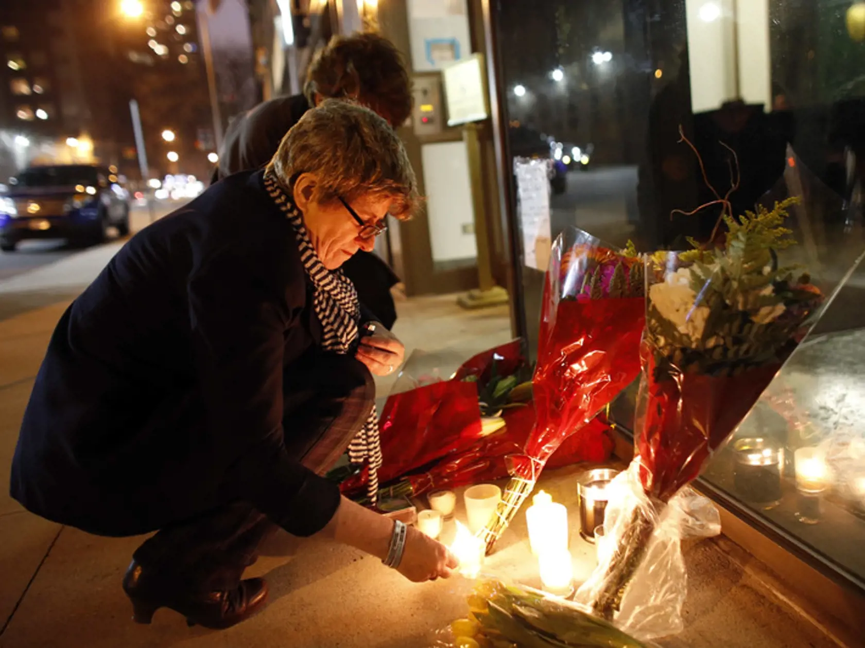 PLAČ A SMÚTOK: Napriek pokročilému je Mandela smrť stratou pre národ.