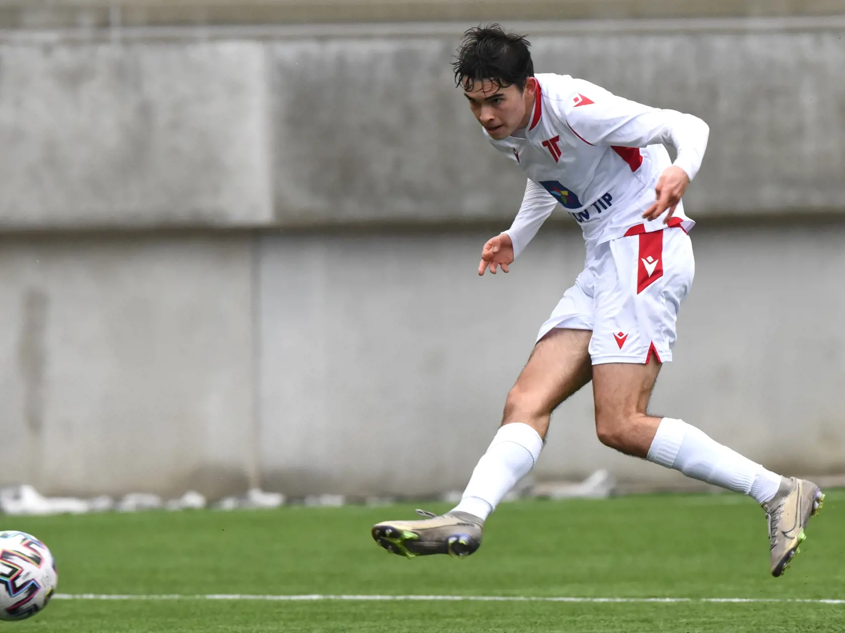 Na snímke17-ročný syn hokejistu Pavla Demitru a útočník AS Trenčín Lucas Demitra v prípravnom zápase AS Trenčín - MŠK Púchov 30. januára 2021 v Trenčíne.