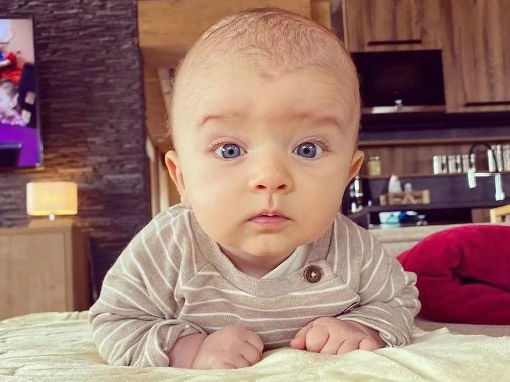 Rozkošný synček Janko má takéto veľké očká.