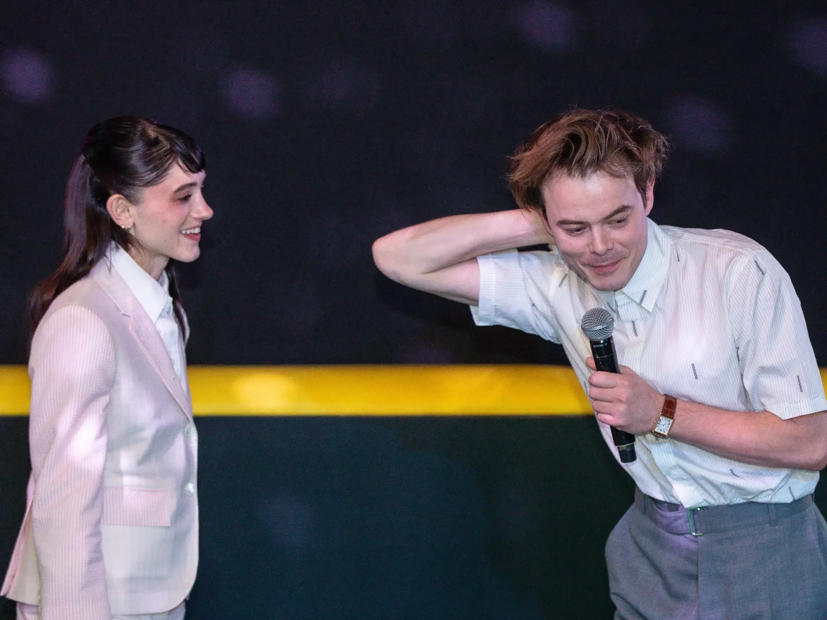 Natalia Dyer a jej seriálový aj skutočný partner Charlie Heaton