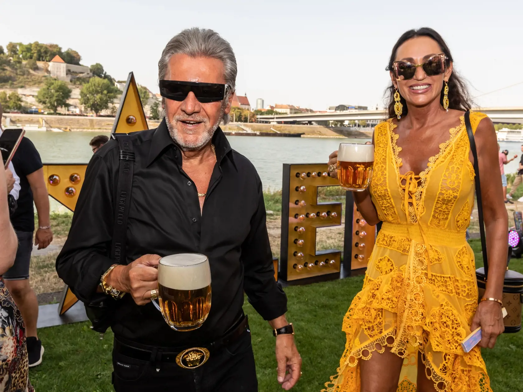 Sisa a Juraj si počas večera vychutnávali čapované pivo.