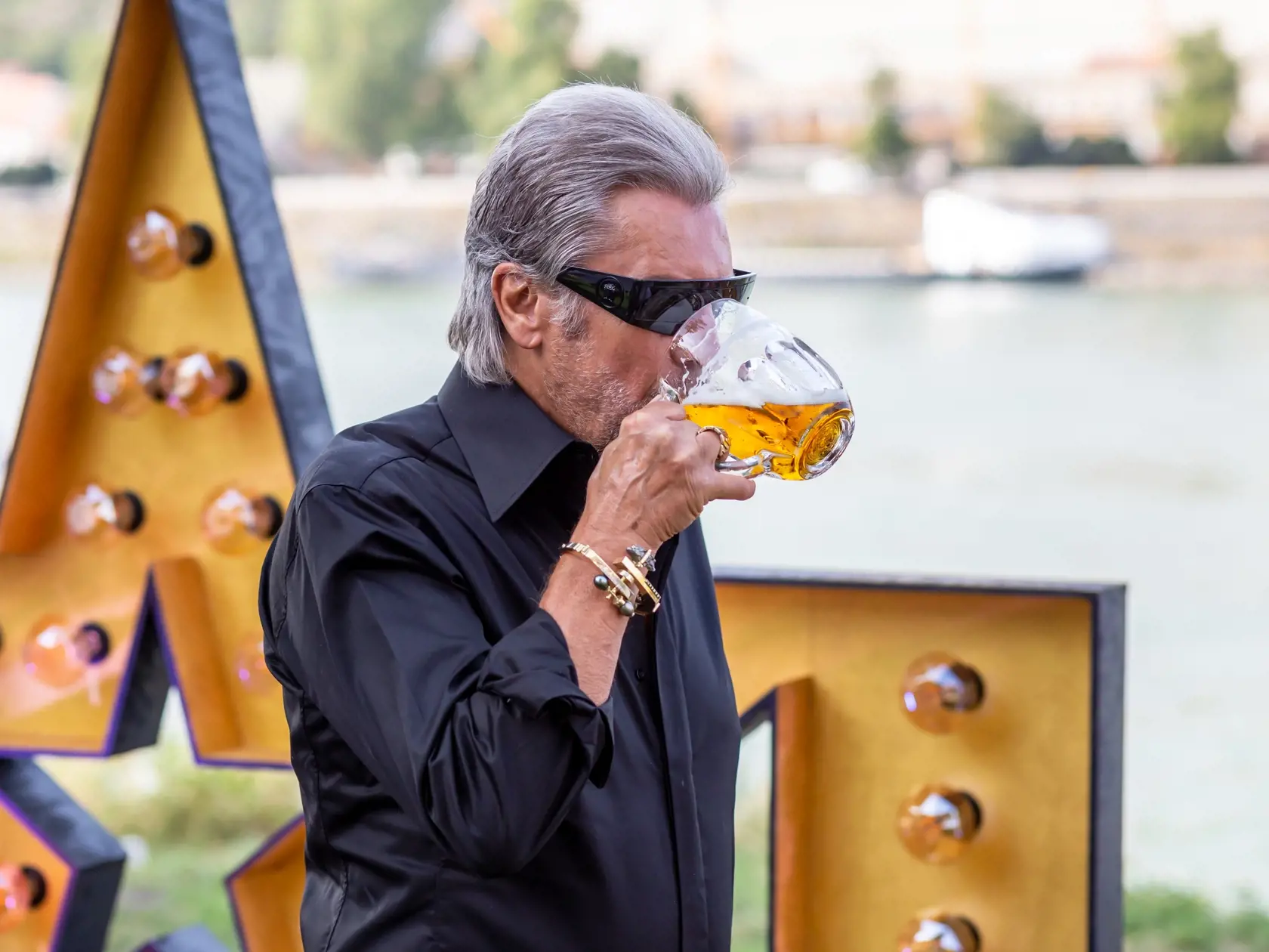 Sisa a Juraj si počas večera vychutnávali čapované pivo.