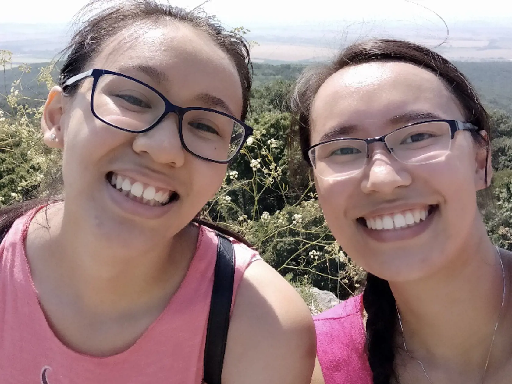 Linh (+18) so sestrou Thuong