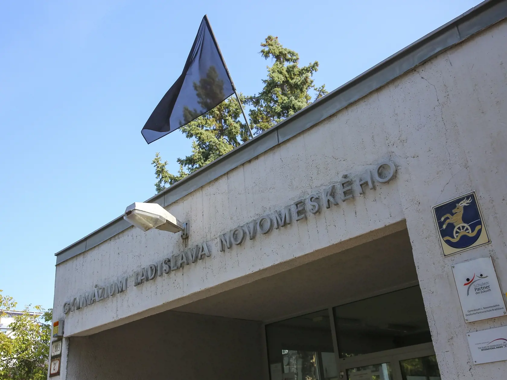 Linh bola študentka Gymnázia Ladislava Novomeského v Bratislave.